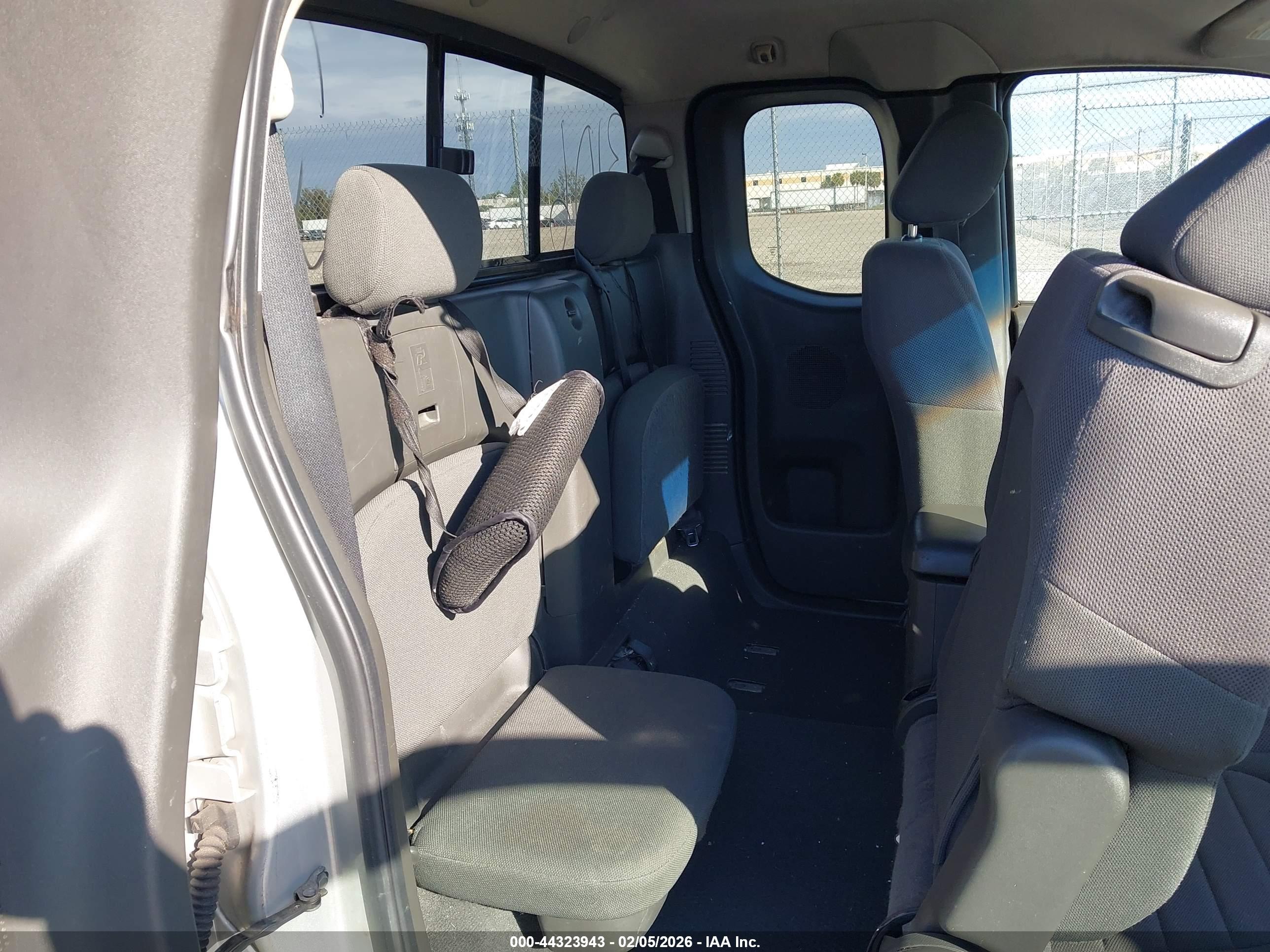 NISSAN FRONTIER image 8