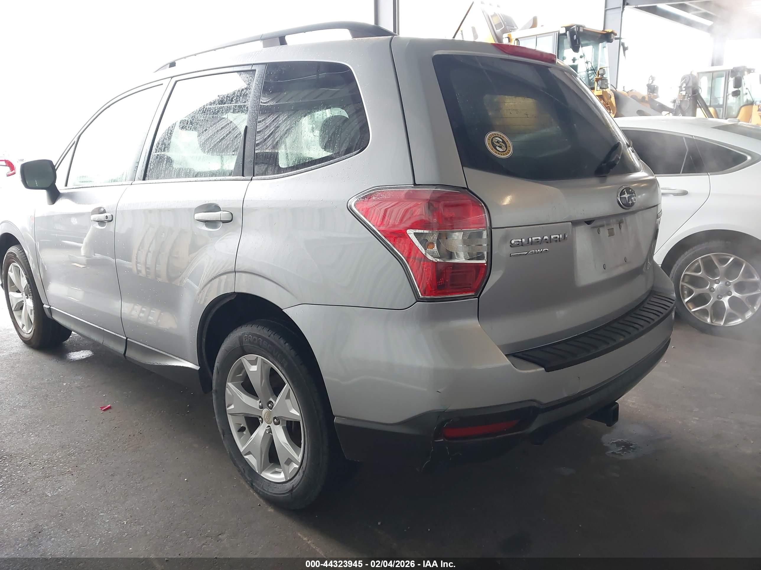 SUBARU FORESTER image 6