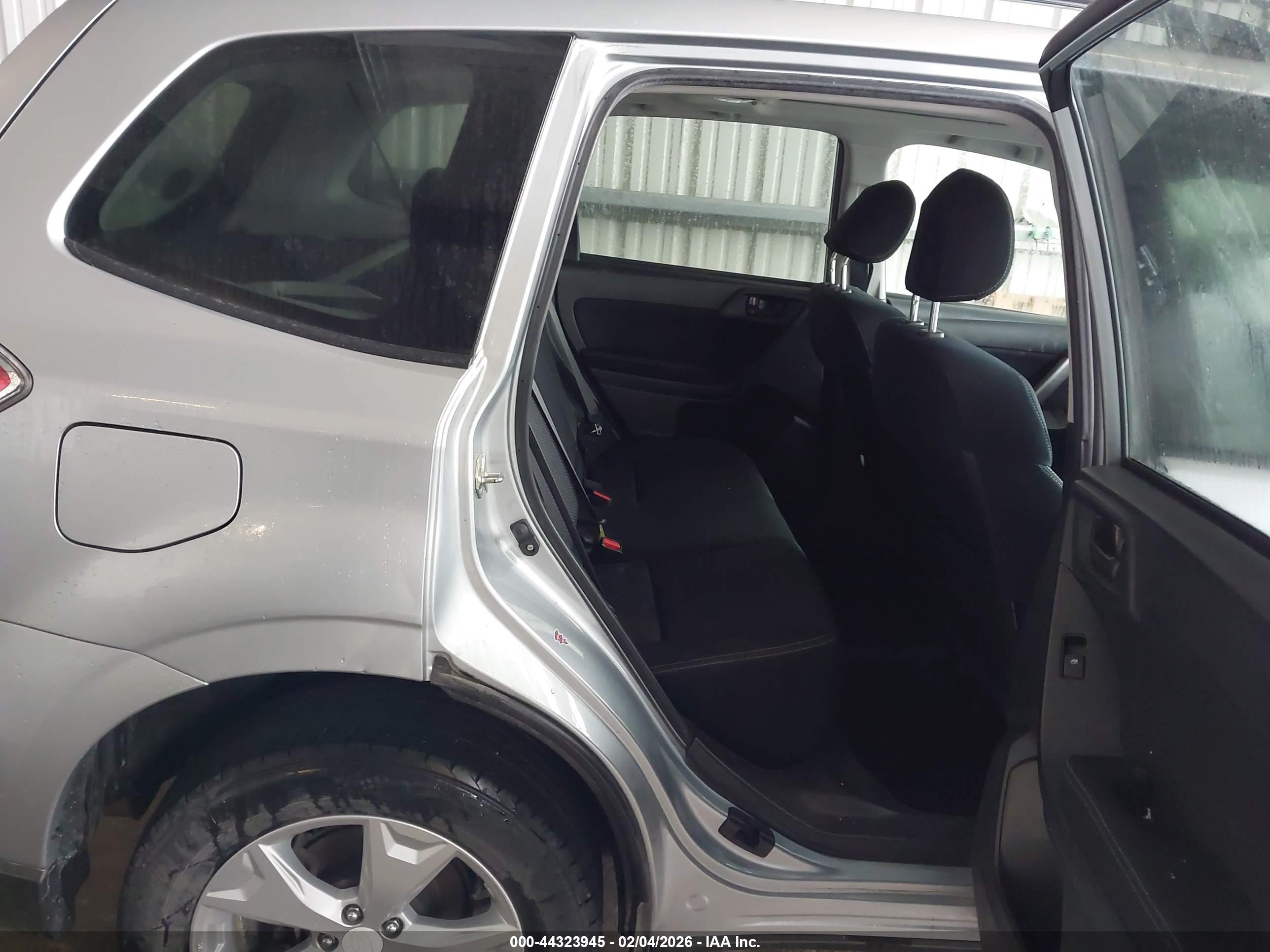 SUBARU FORESTER image 8