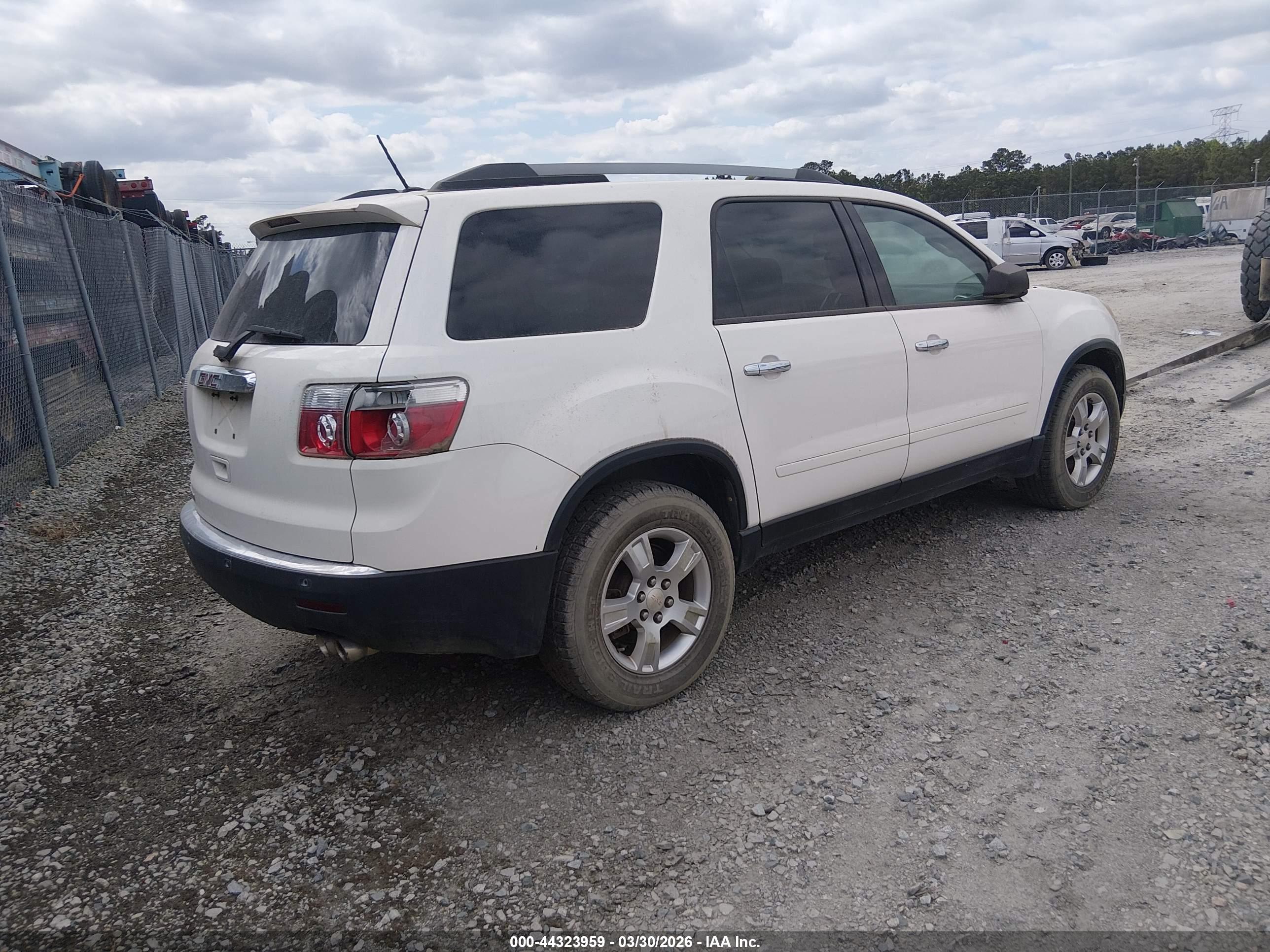 GMC ACADIA image 4