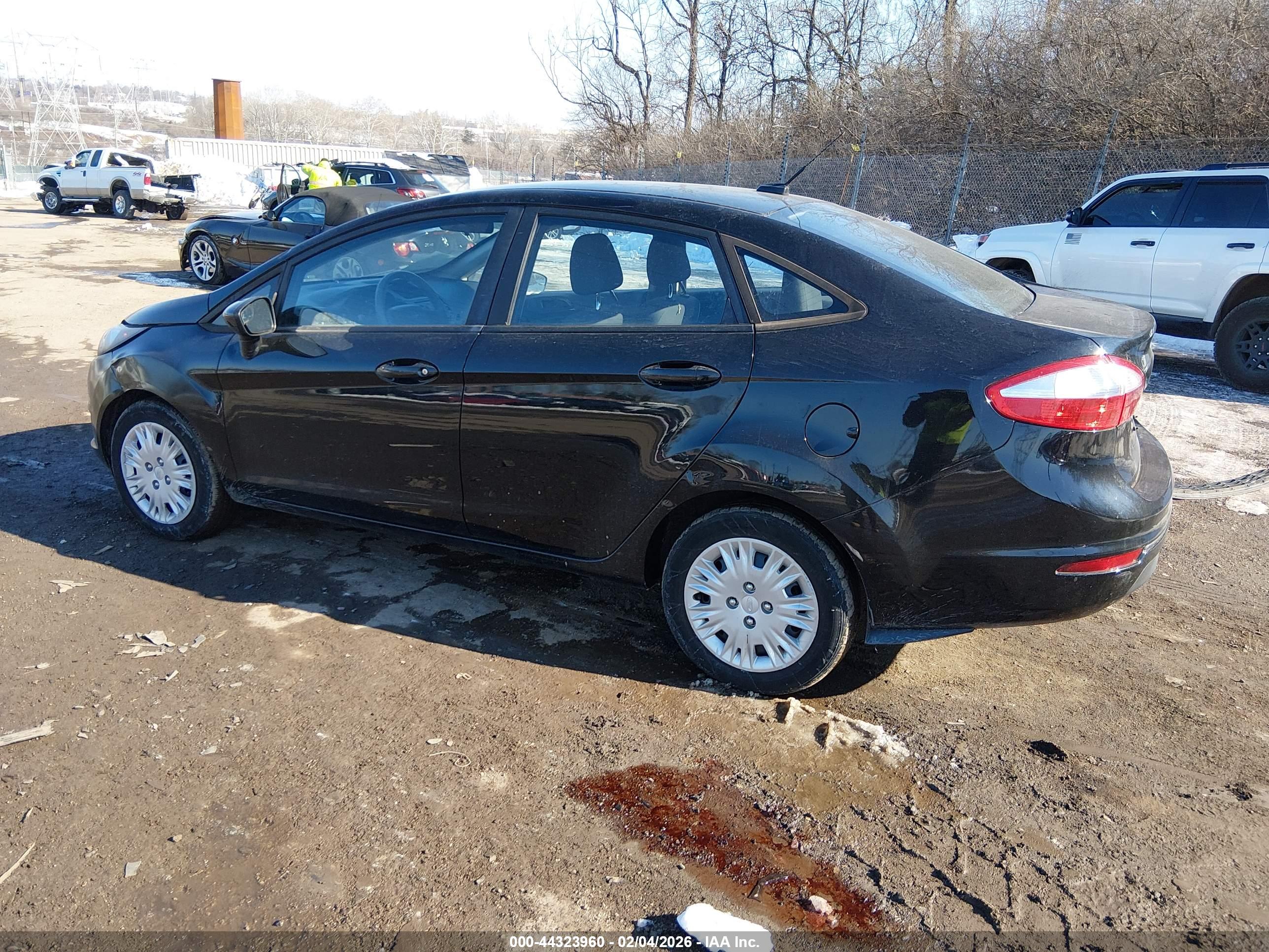 FORD FIESTA image 3