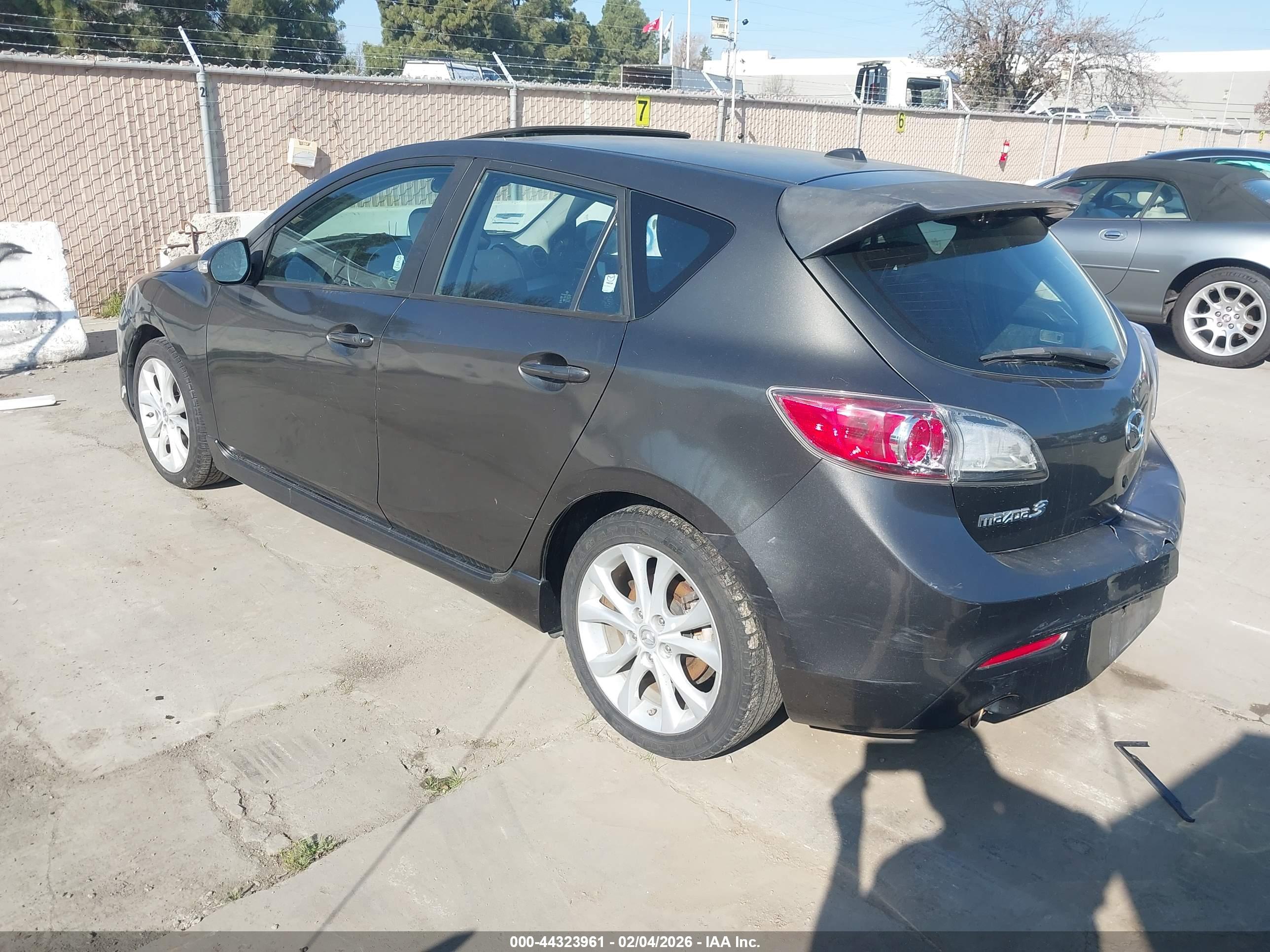 MAZDA MAZDA3 image 3