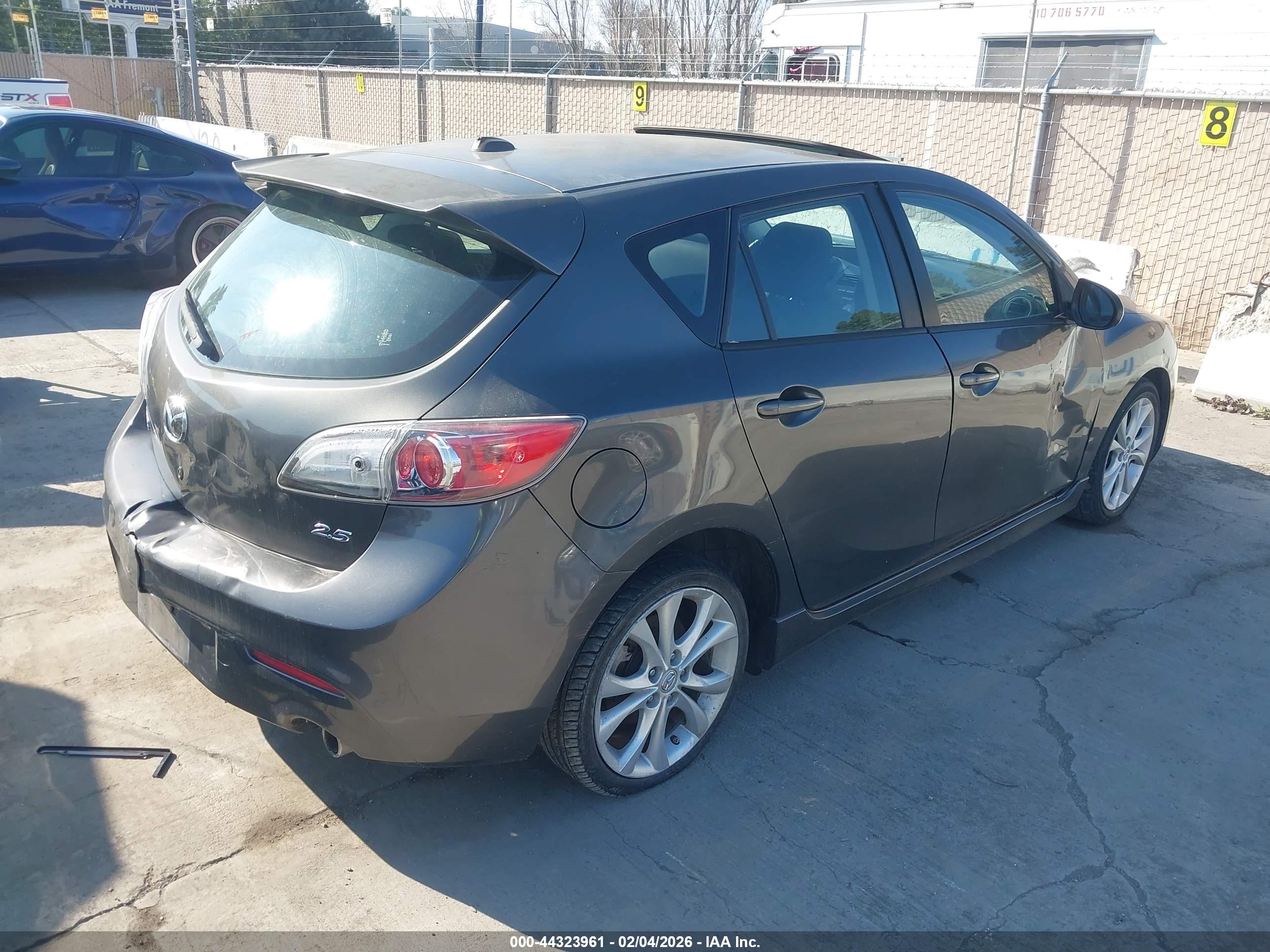 MAZDA MAZDA3 image 4