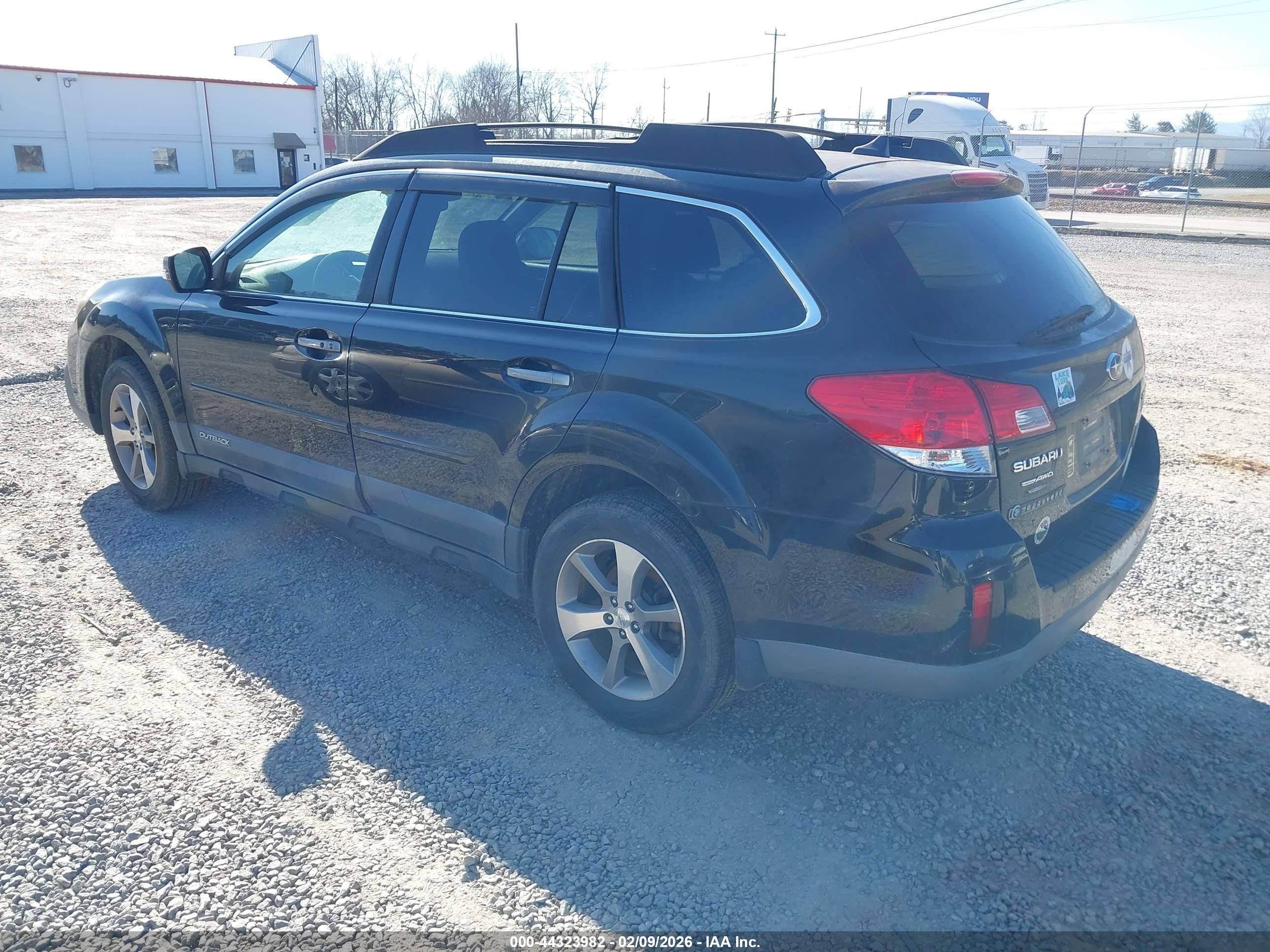 SUBARU OUTBACK image 3