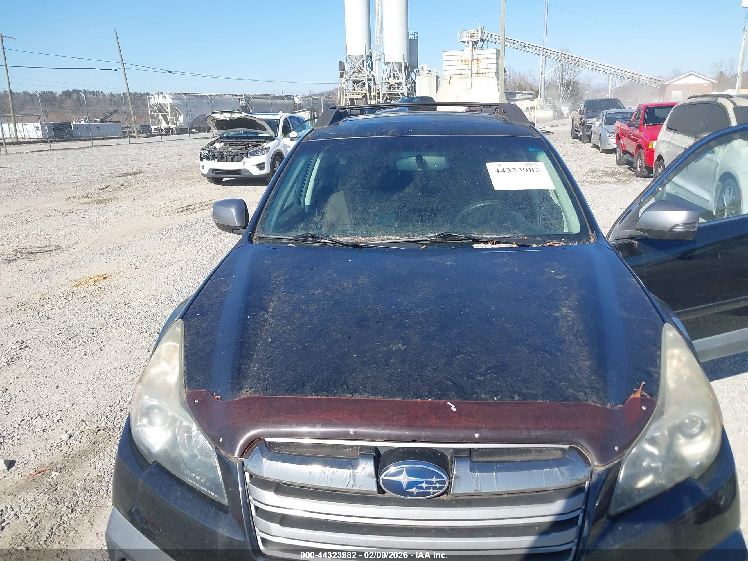 SUBARU OUTBACK image 6