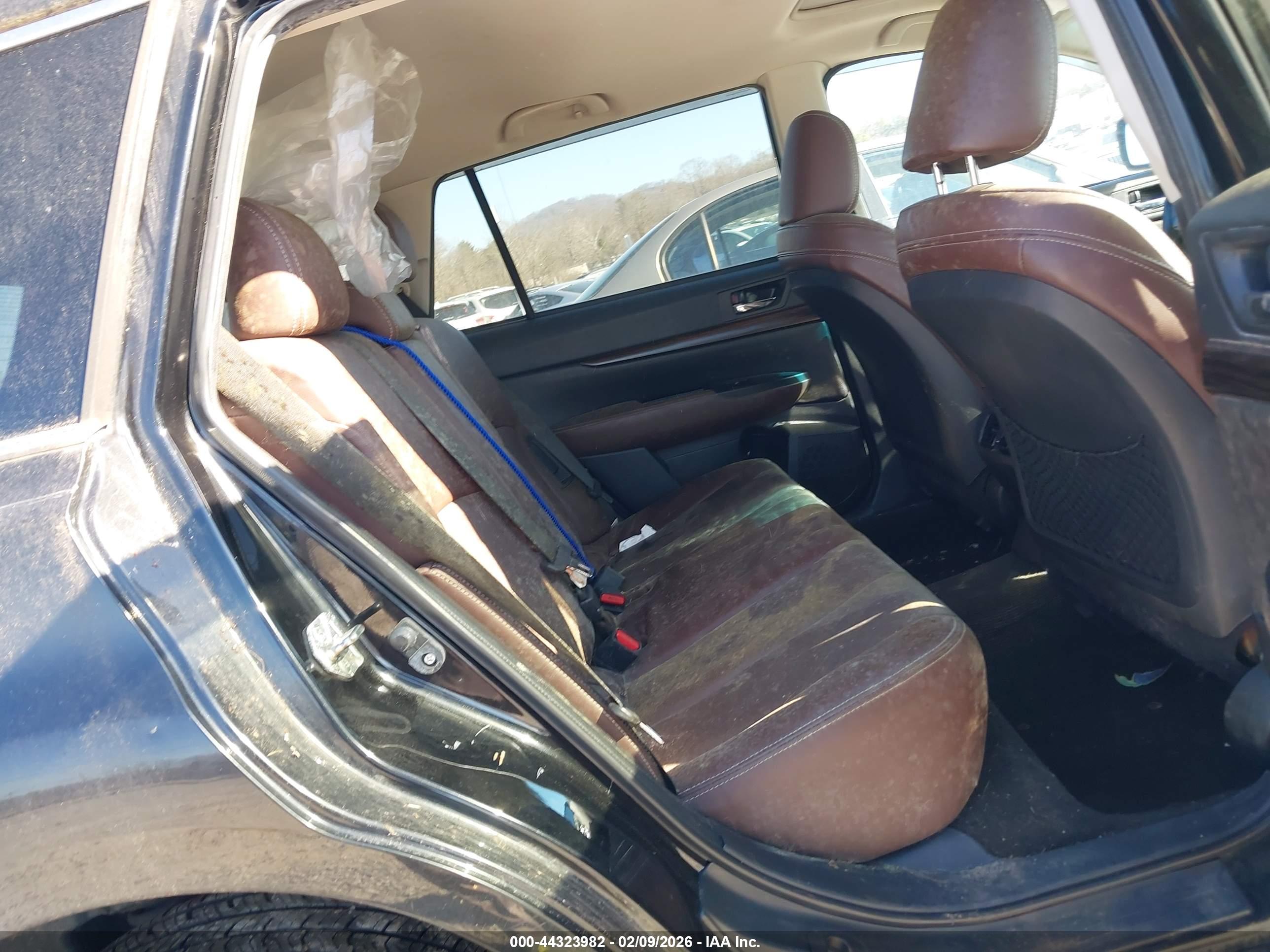 SUBARU OUTBACK image 8