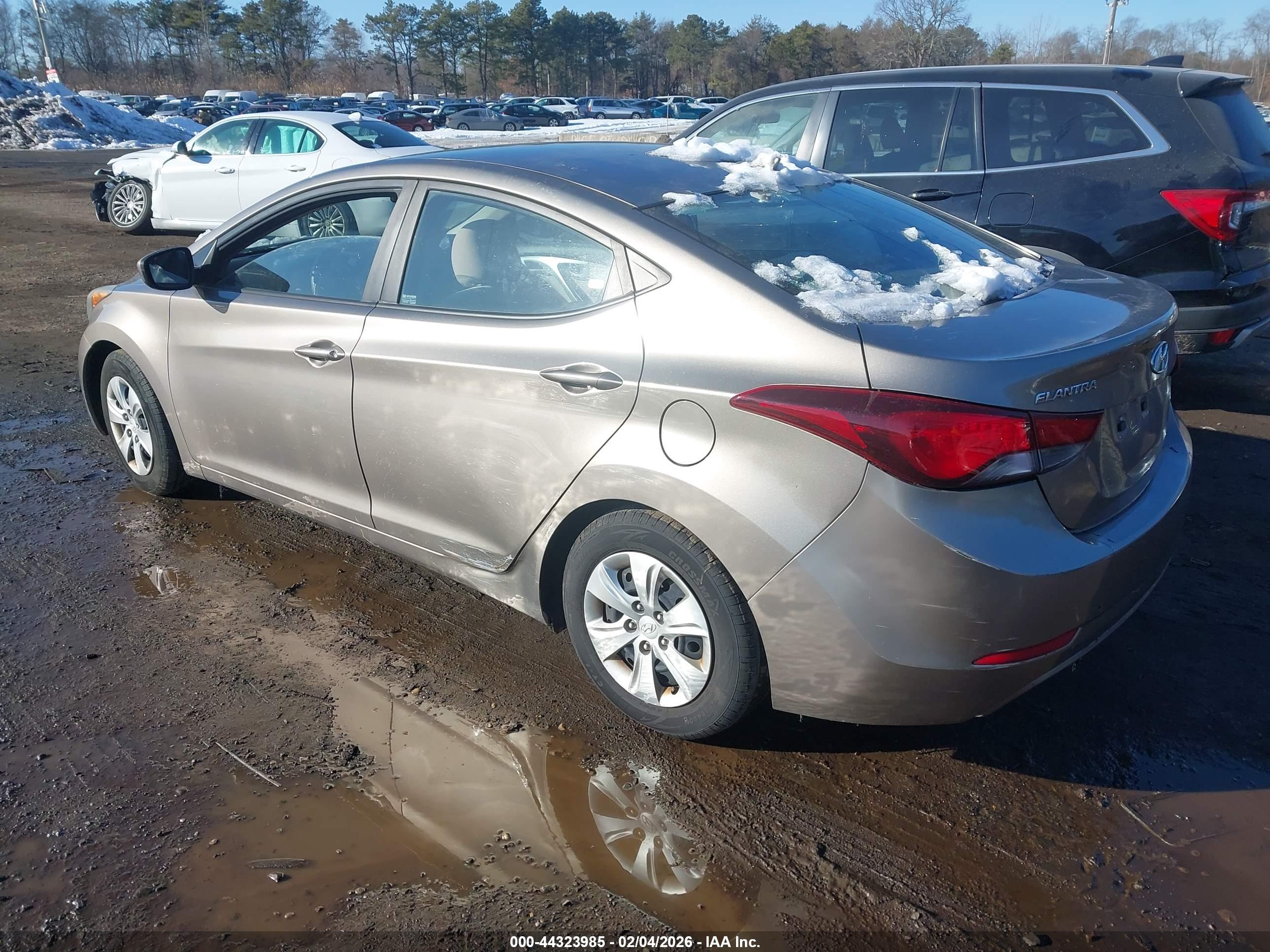 HYUNDAI ELANTRA image 3