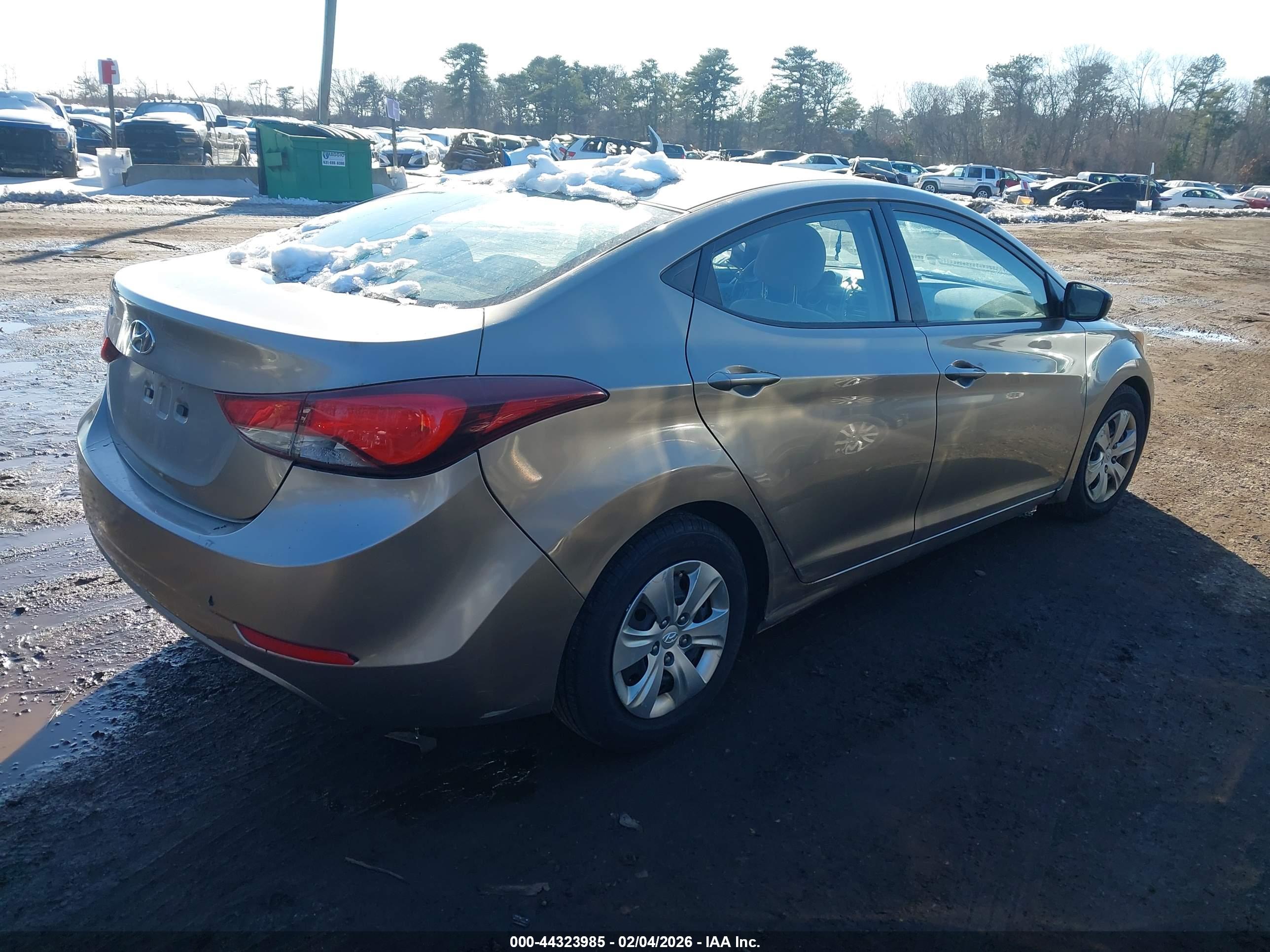 HYUNDAI ELANTRA image 4