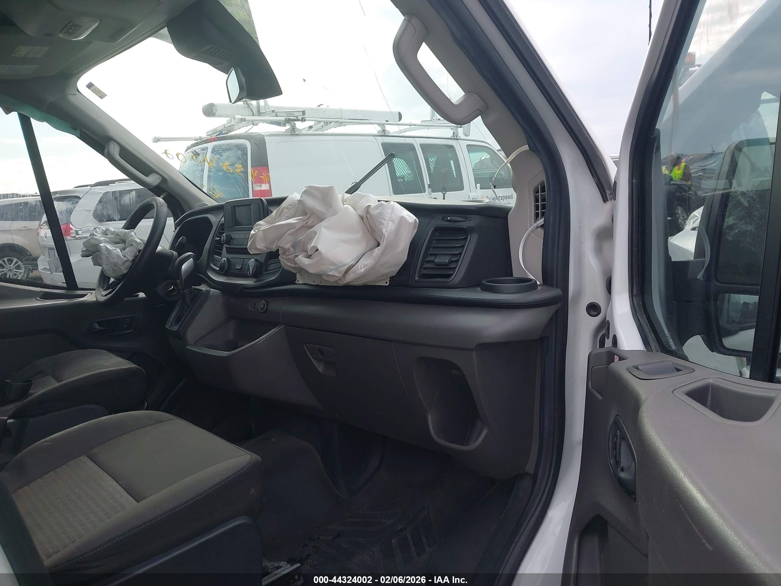 FORD TRANSIT-250 image 5