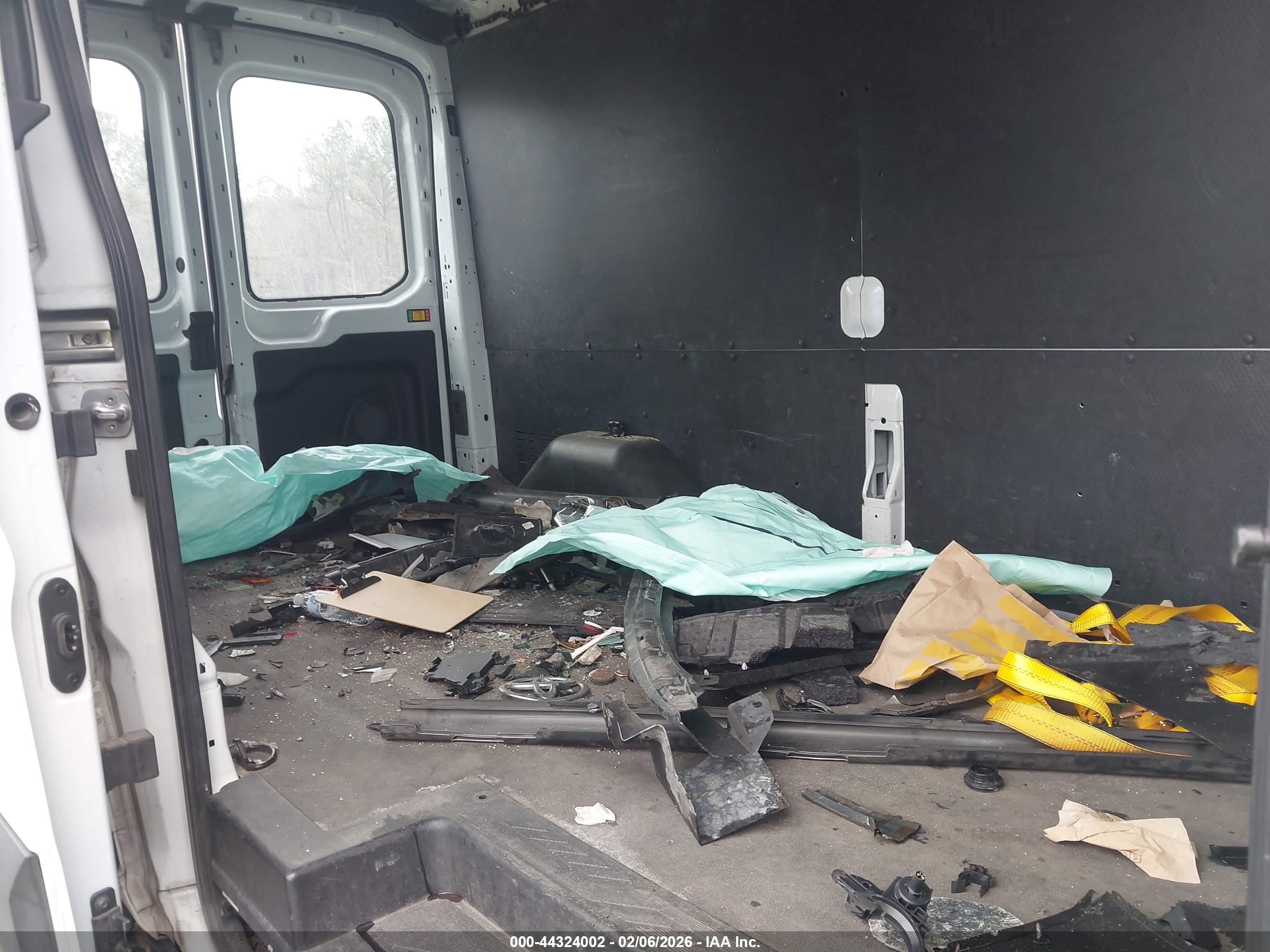 FORD TRANSIT-250 image 8