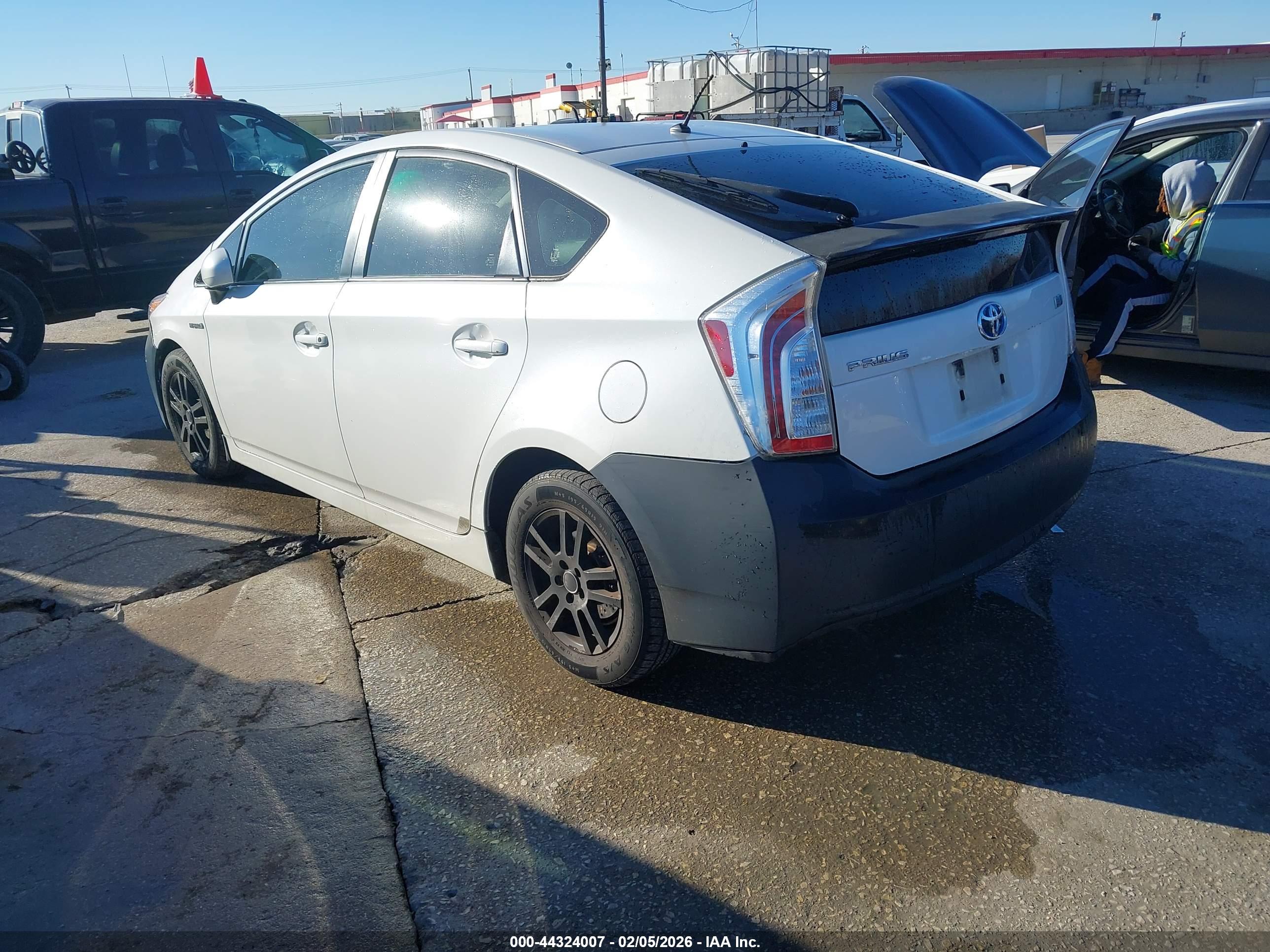 TOYOTA PRIUS image 3