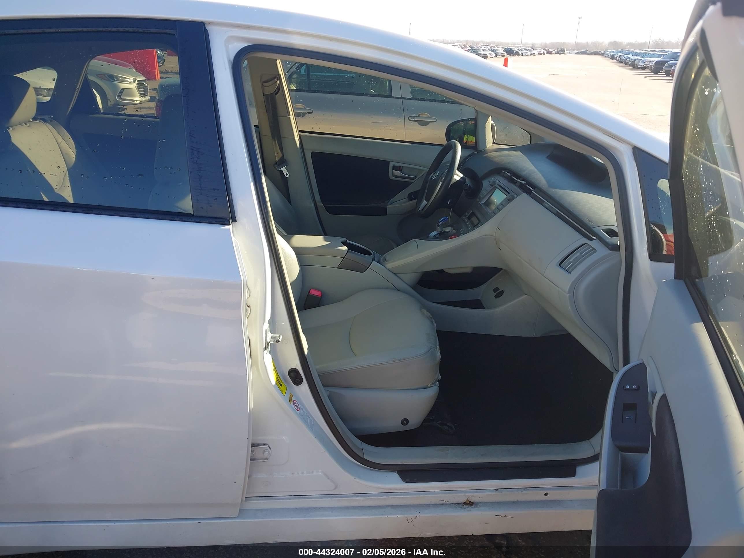 TOYOTA PRIUS image 5