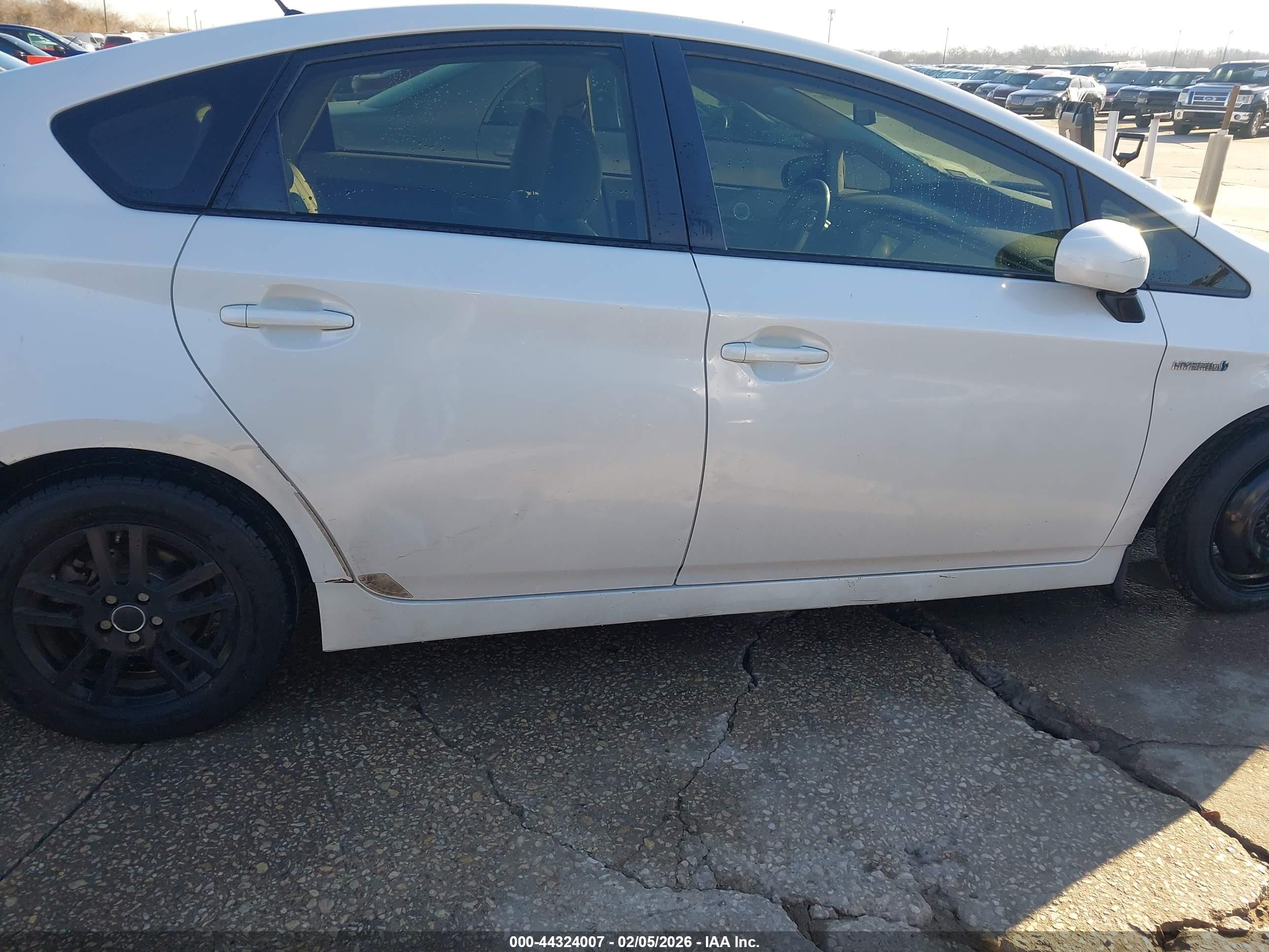 TOYOTA PRIUS image 6