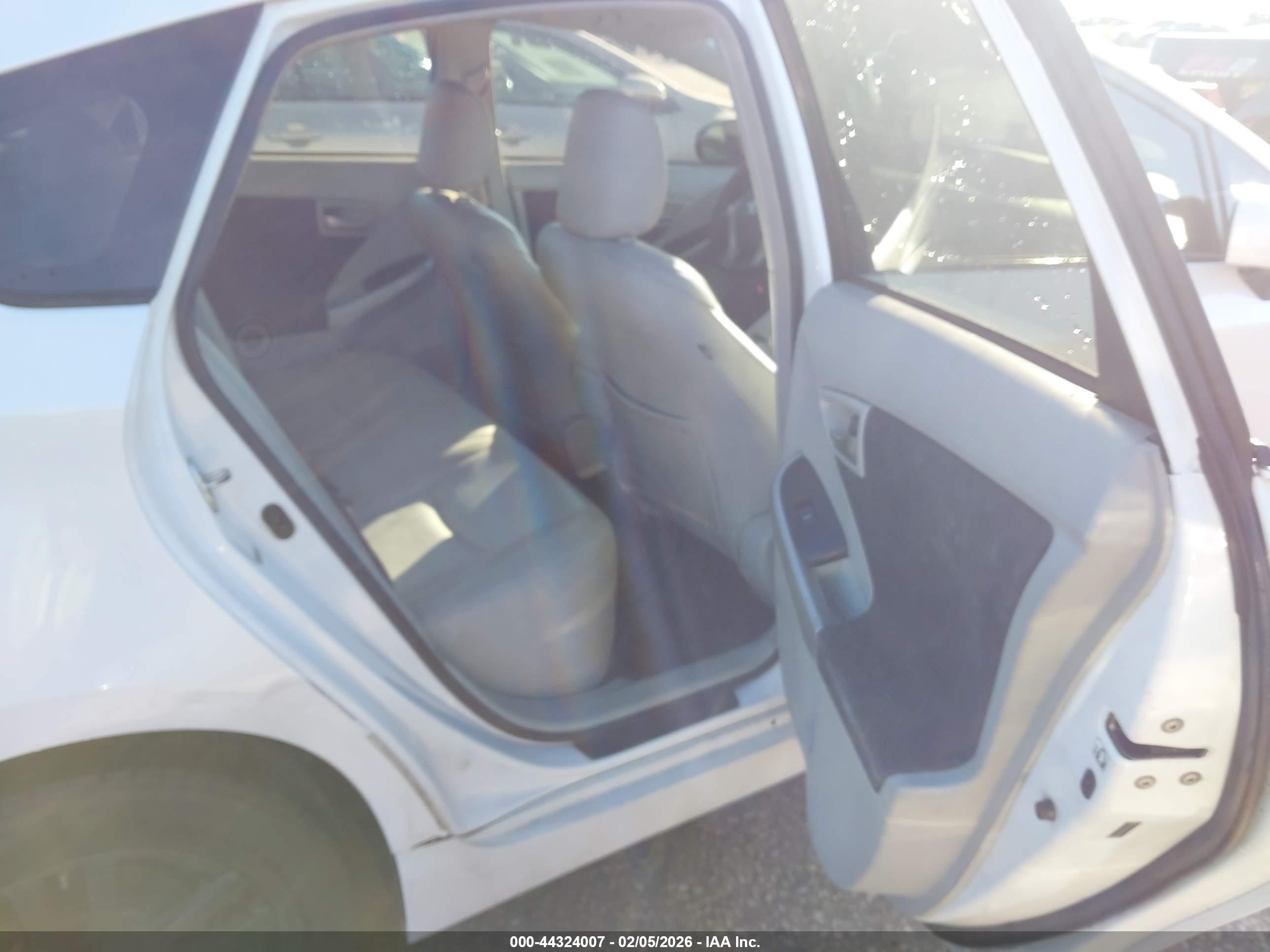 TOYOTA PRIUS image 8