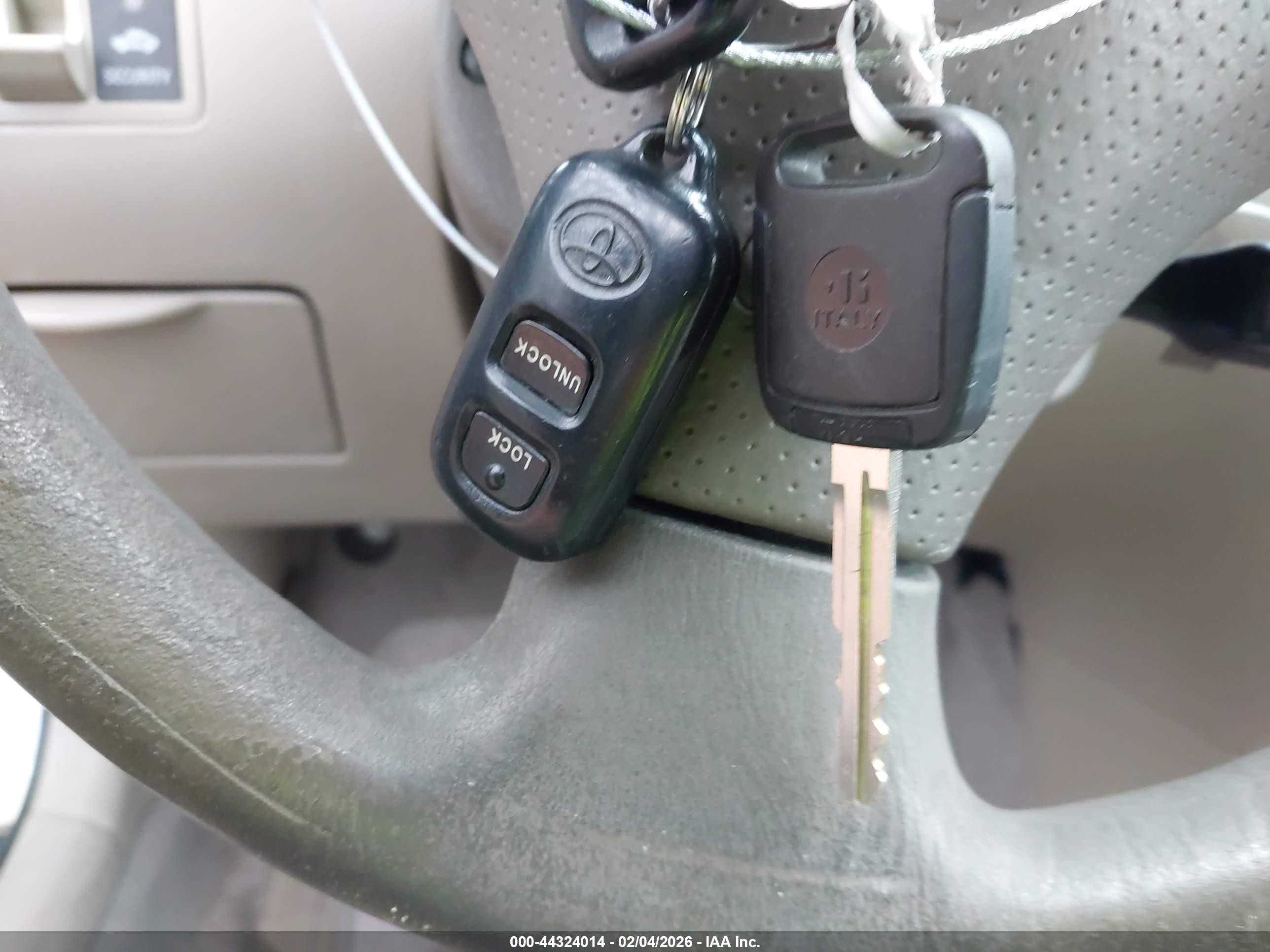 TOYOTA COROLLA image 11