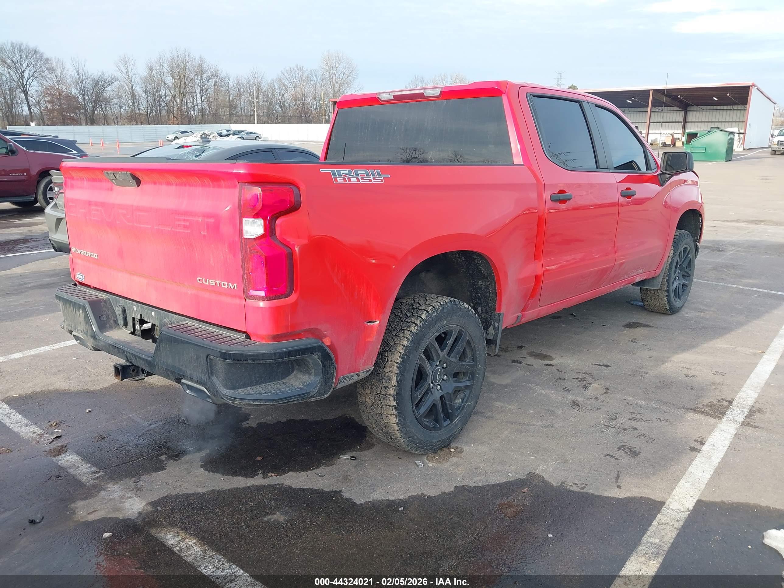 CHEVROLET SILVERADO image 4