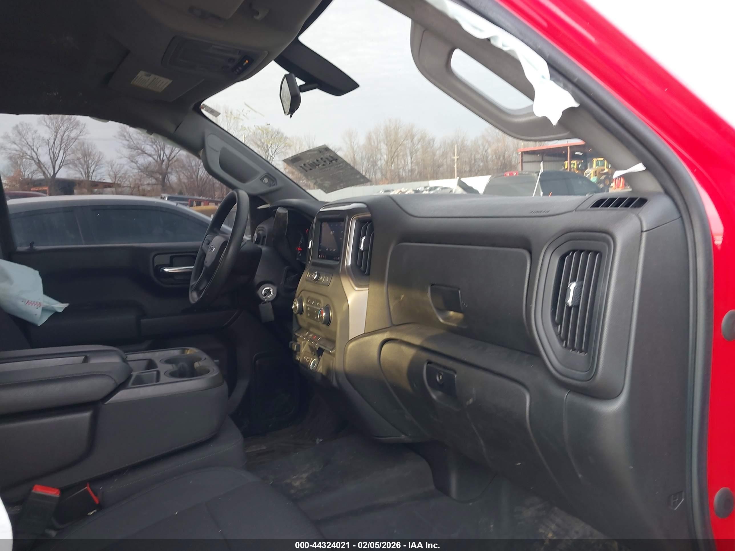 CHEVROLET SILVERADO image 5