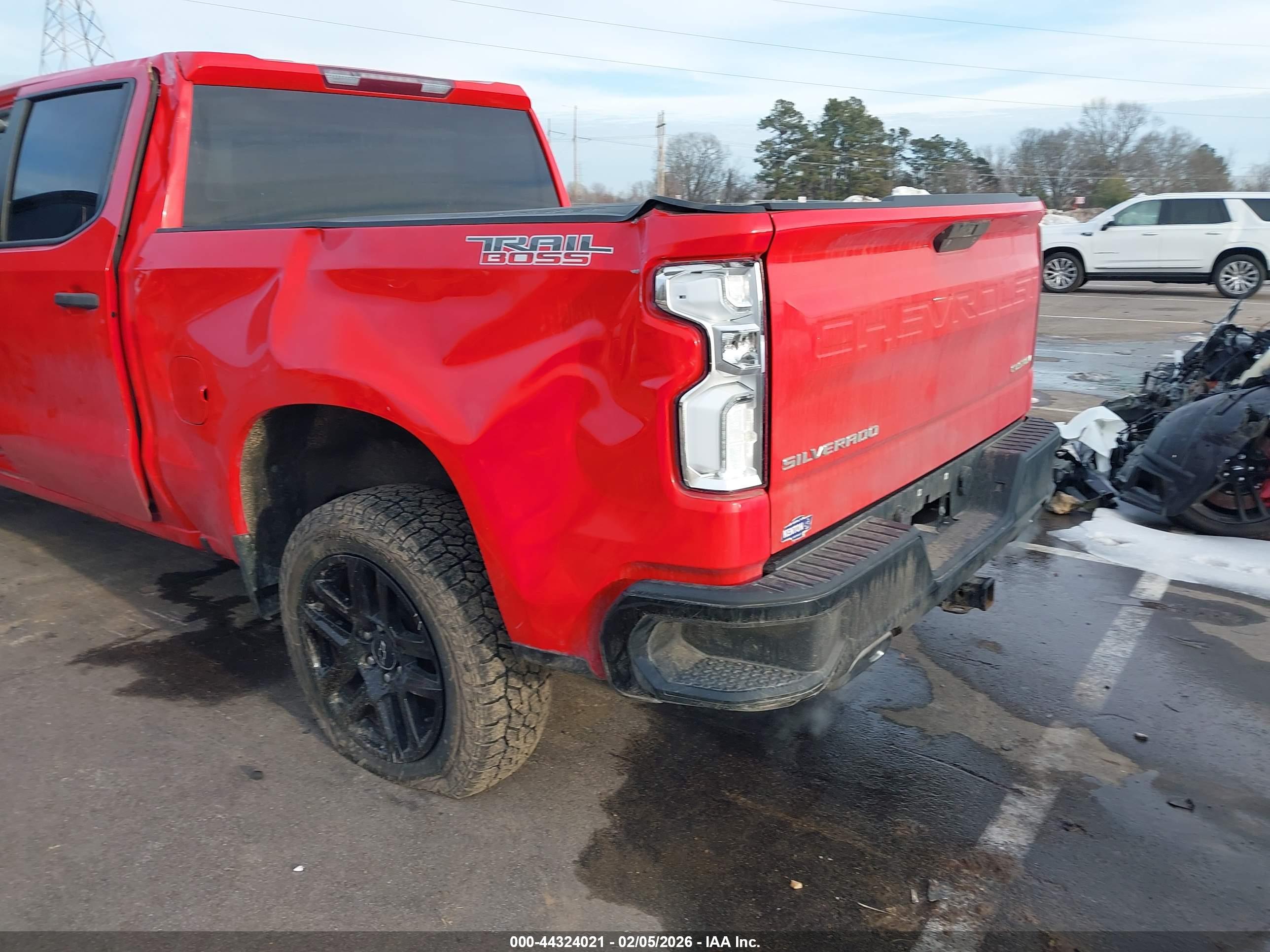 CHEVROLET SILVERADO image 6