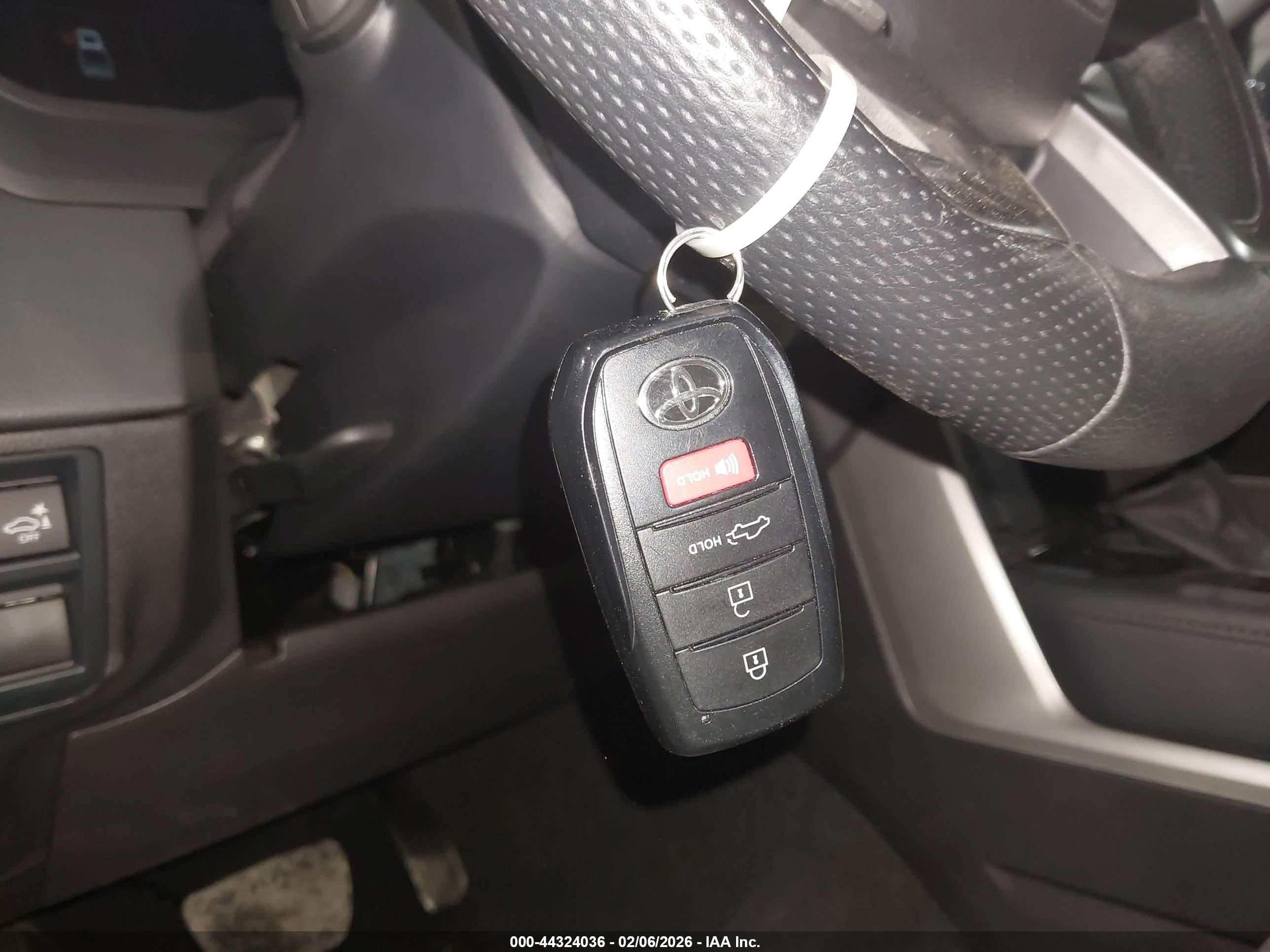 TOYOTA TUNDRA image 11