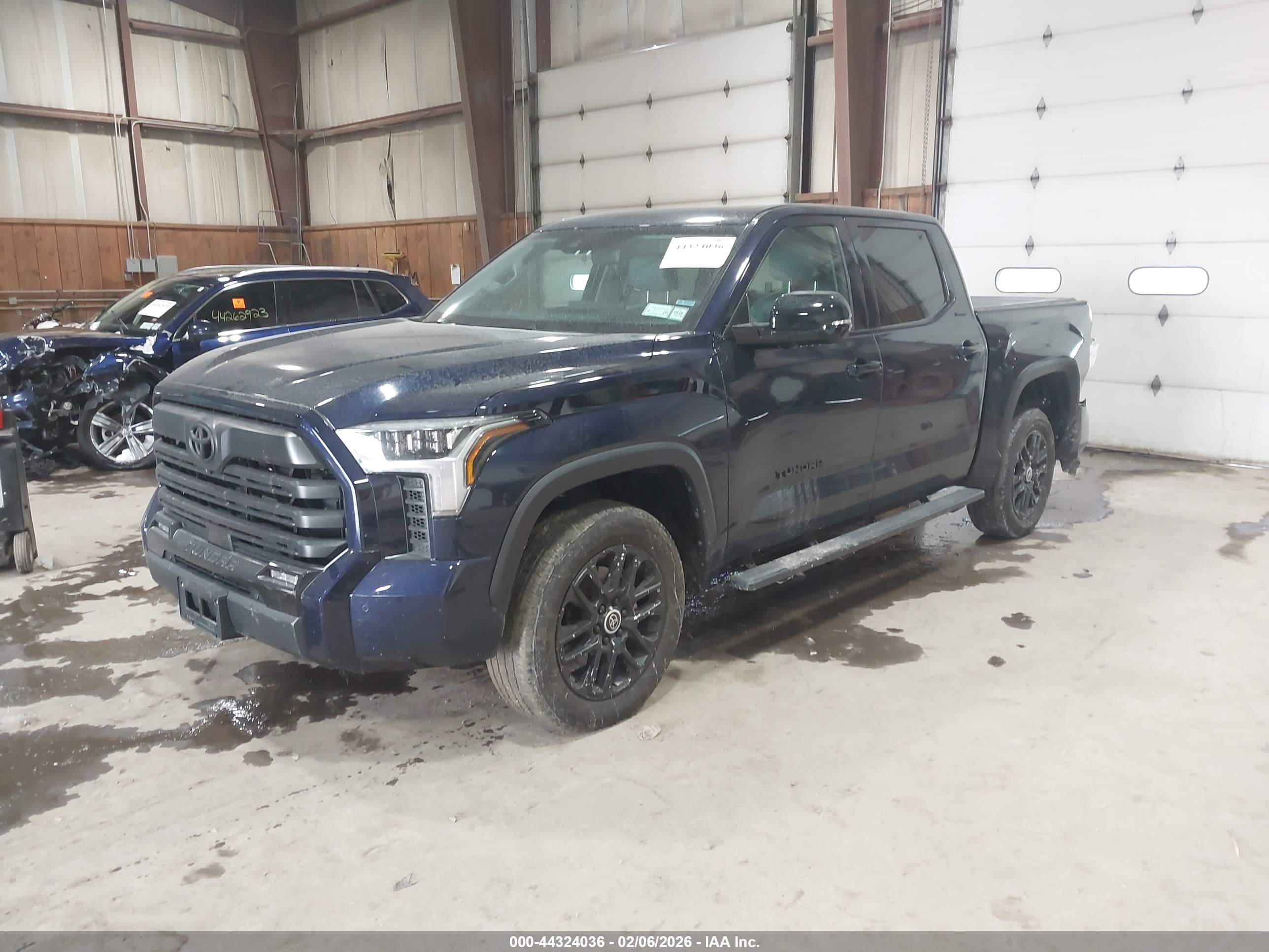 TOYOTA TUNDRA image 2