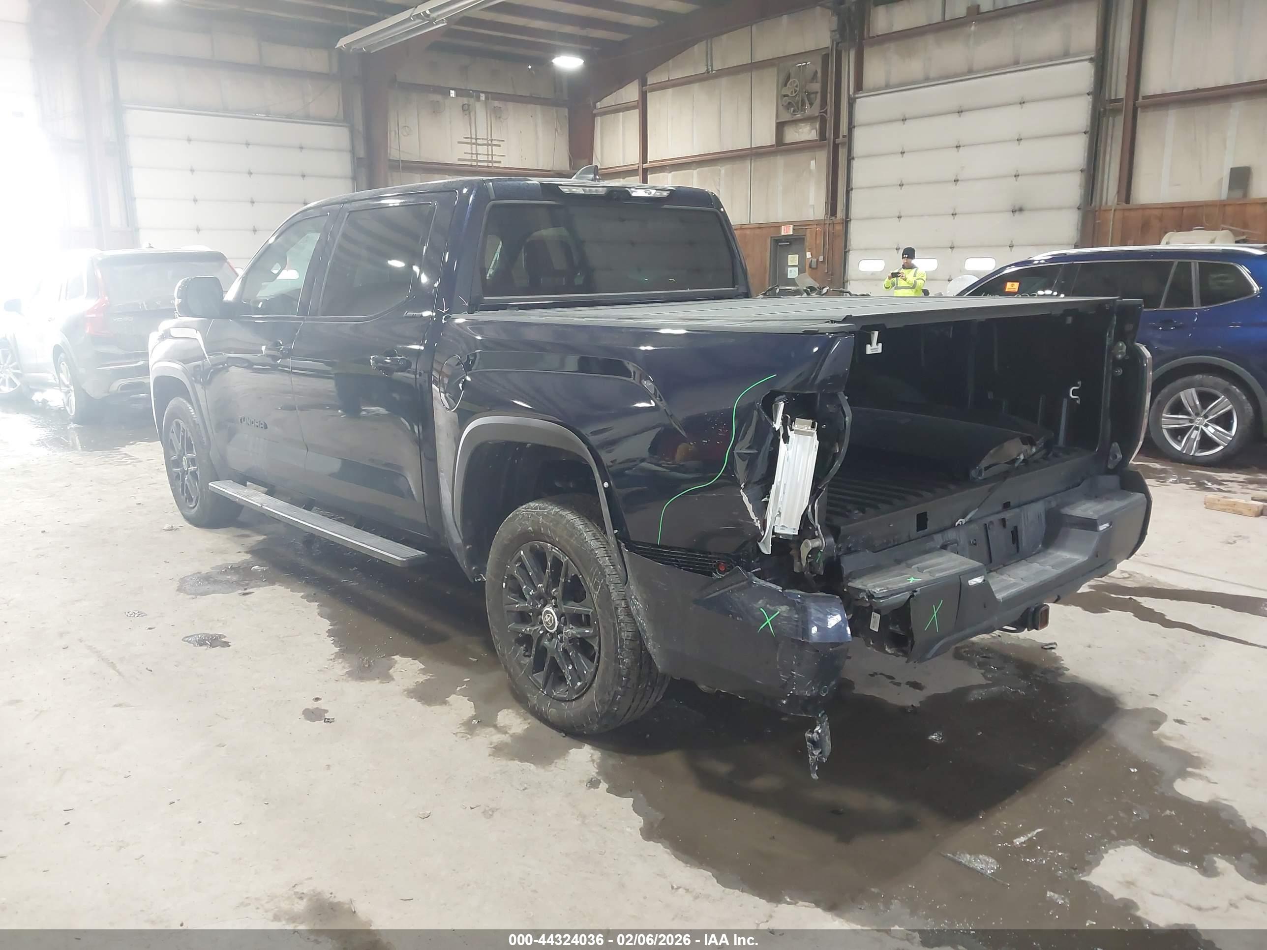 TOYOTA TUNDRA image 3