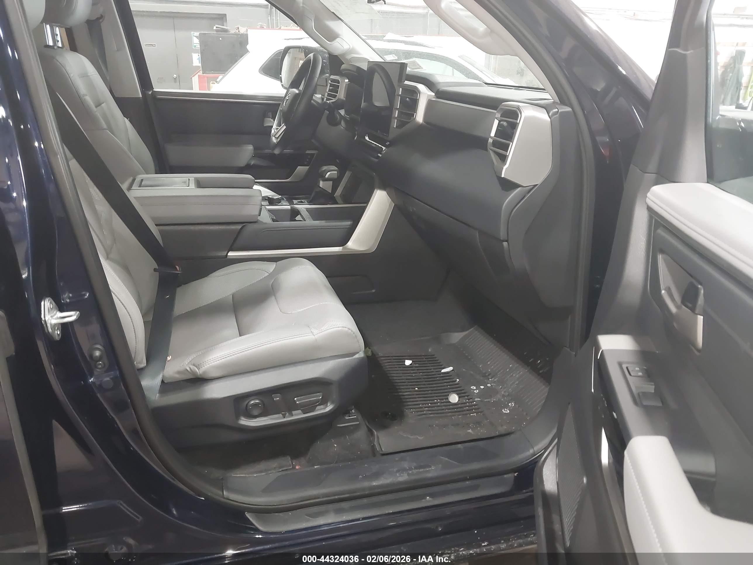 TOYOTA TUNDRA image 5
