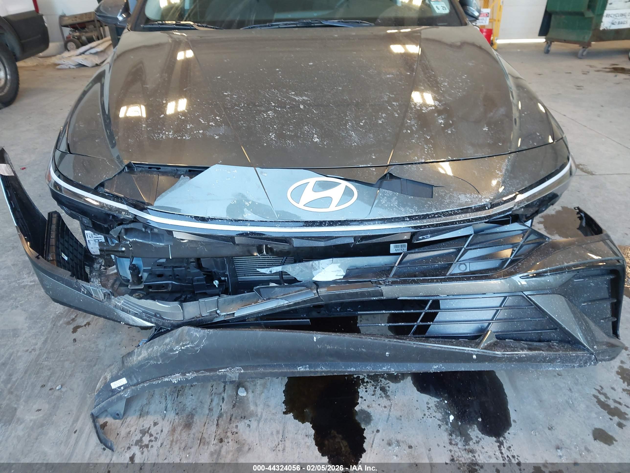 HYUNDAI ELANTRA image 6