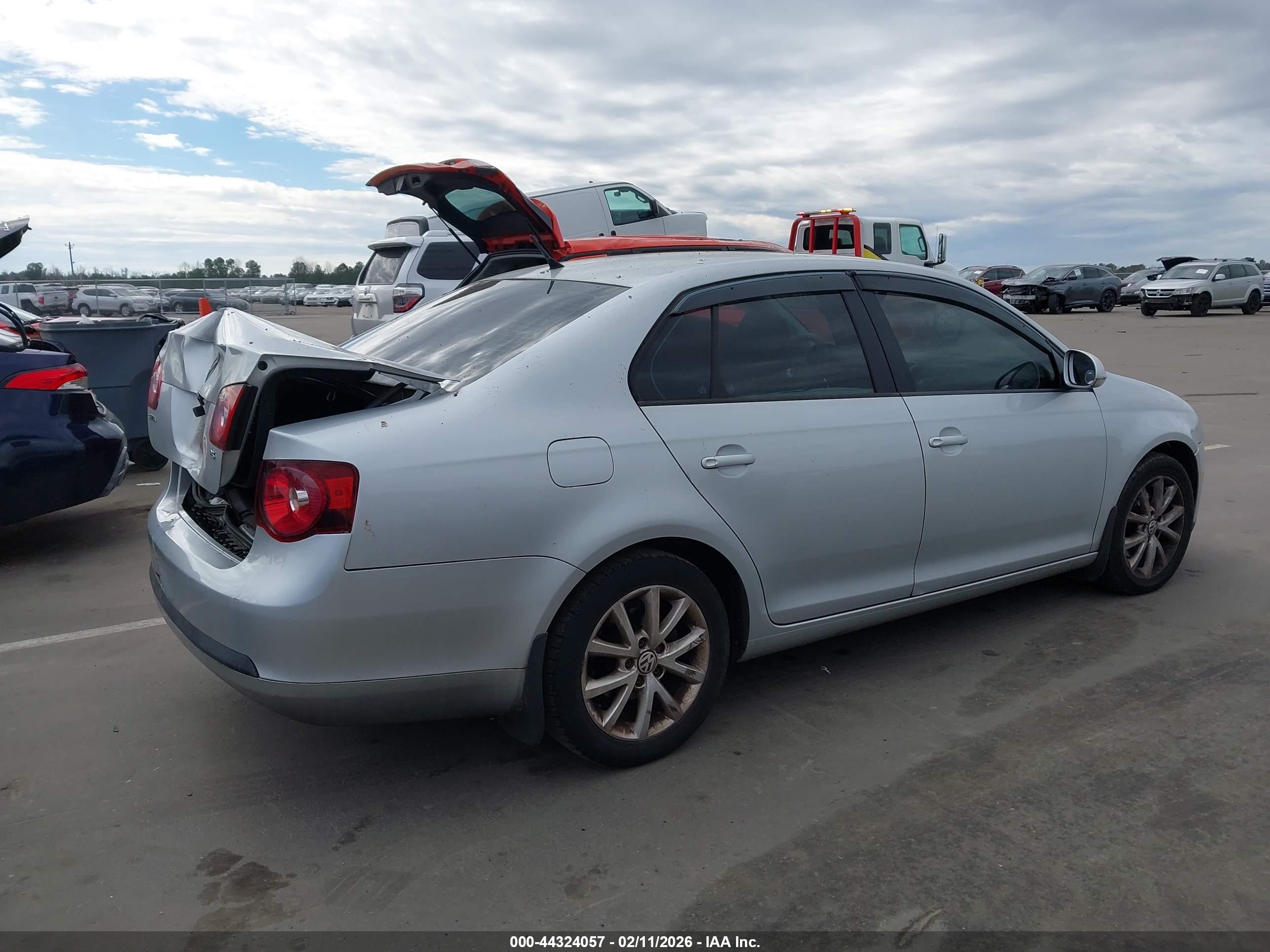 VOLKSWAGEN JETTA image 4