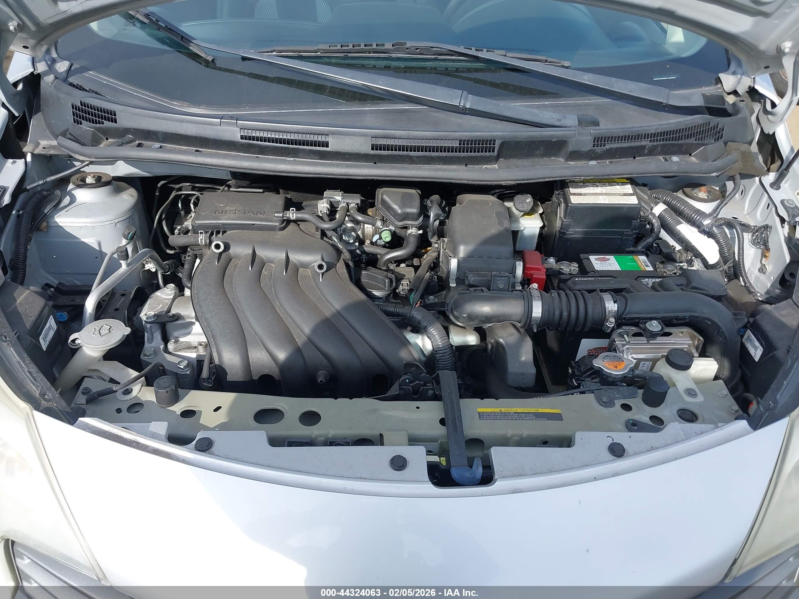 NISSAN VERSA image 10