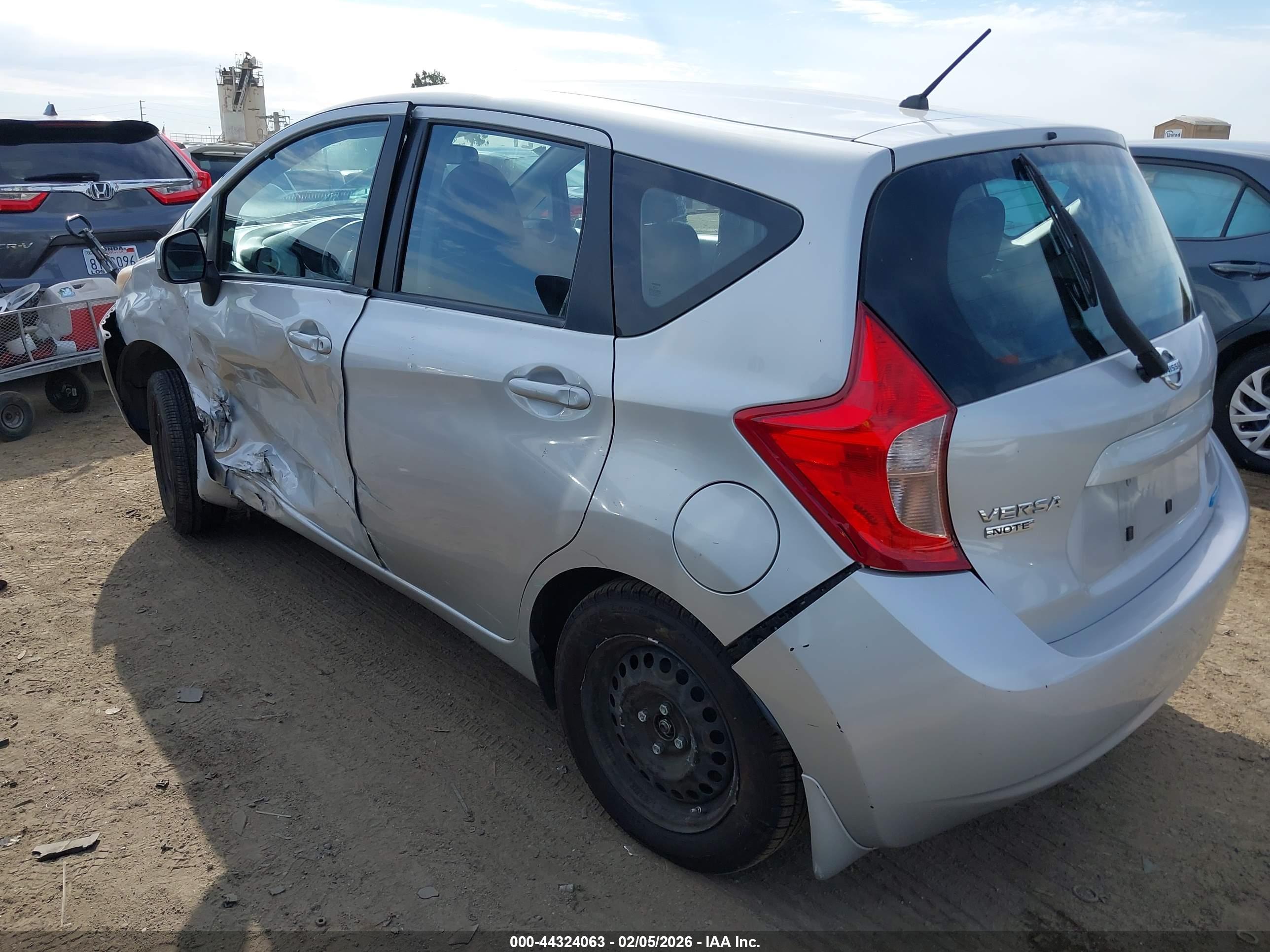 NISSAN VERSA image 3
