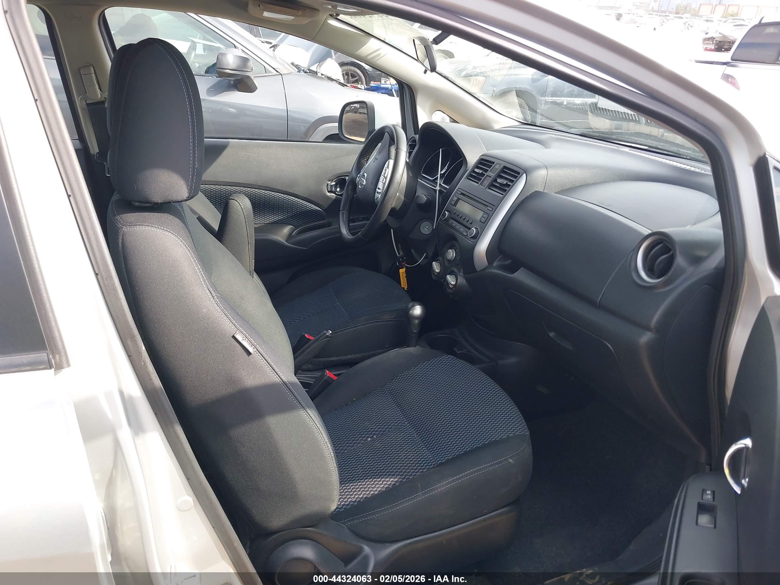 NISSAN VERSA image 5