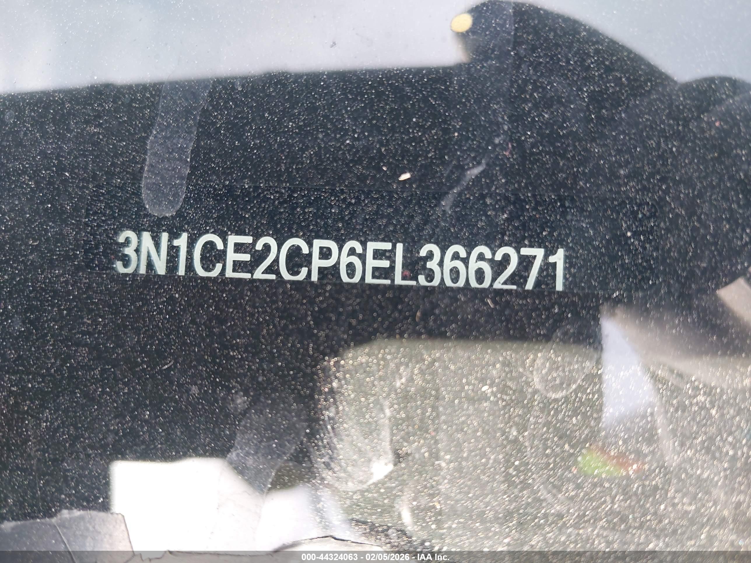 NISSAN VERSA image 9