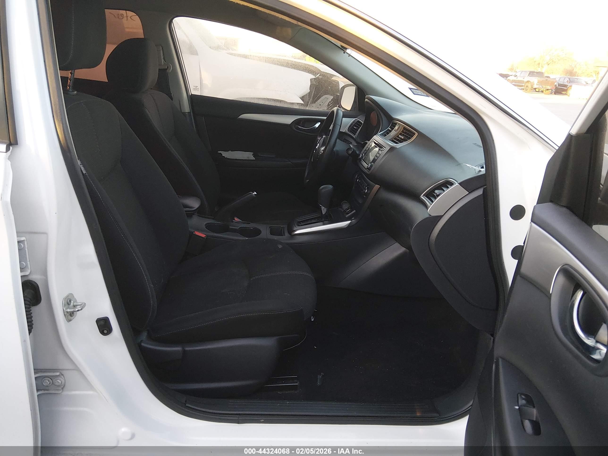 NISSAN SENTRA image 5