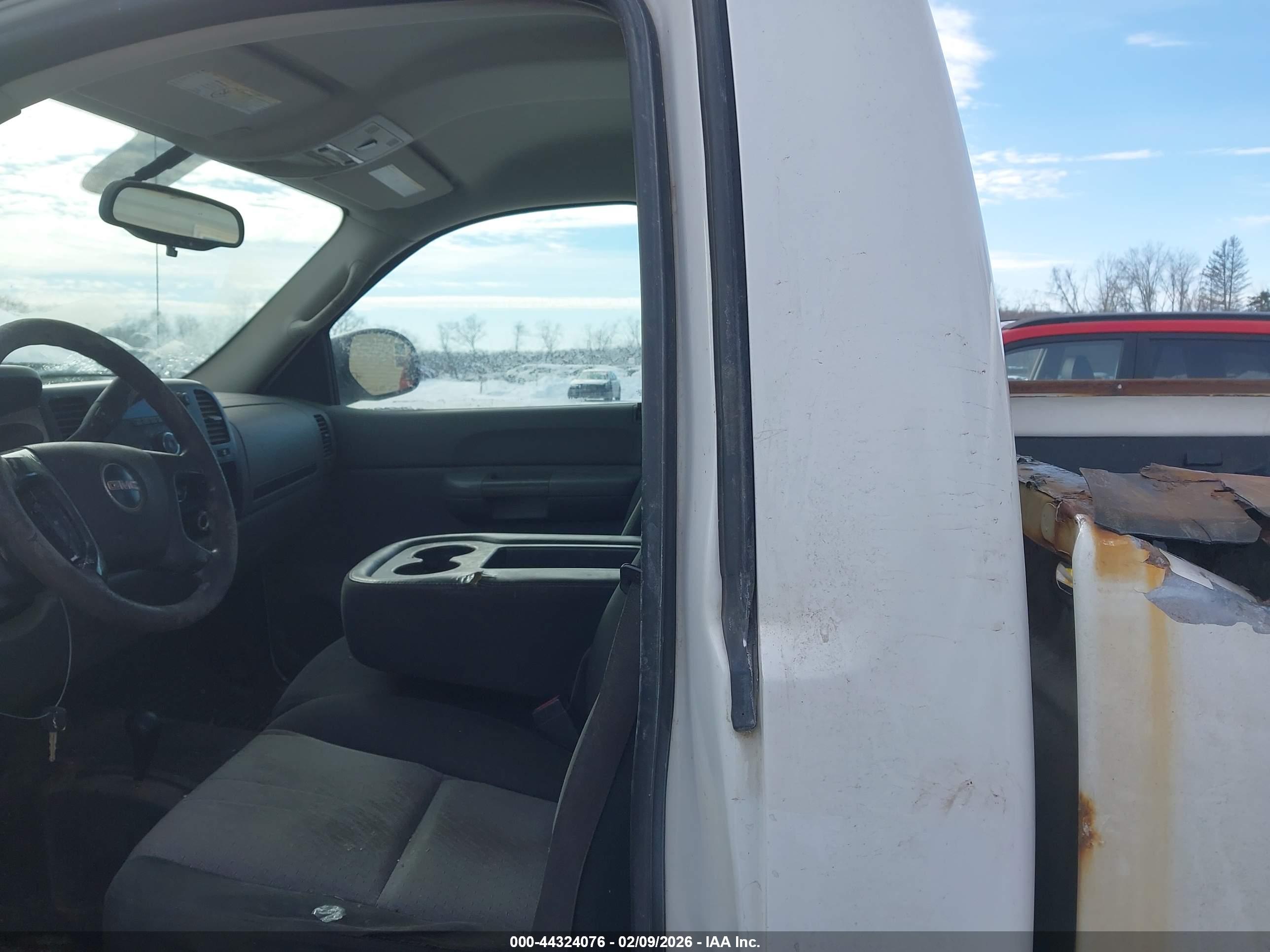 GMC SIERRA image 8