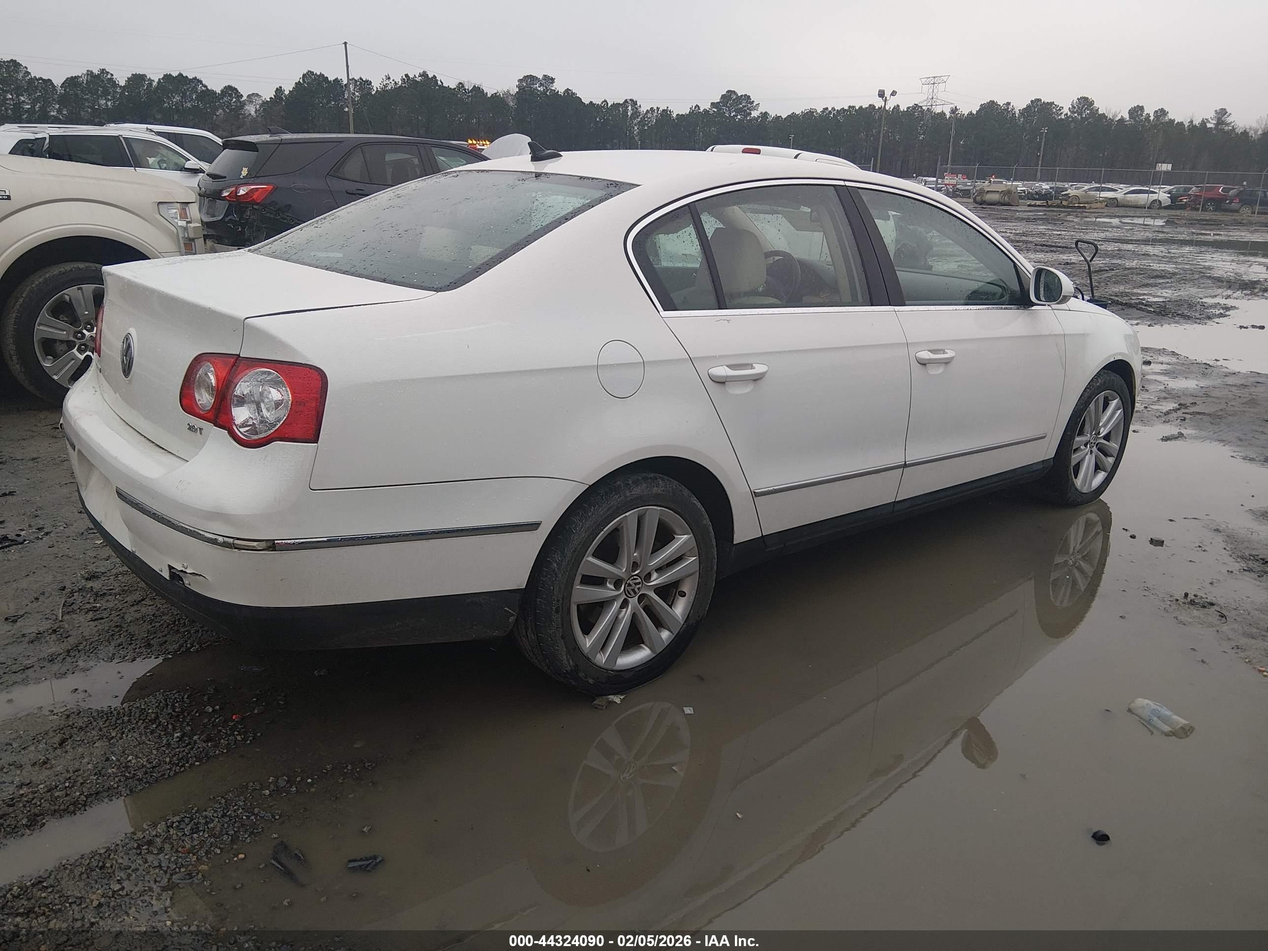 VOLKSWAGEN PASSAT image 4