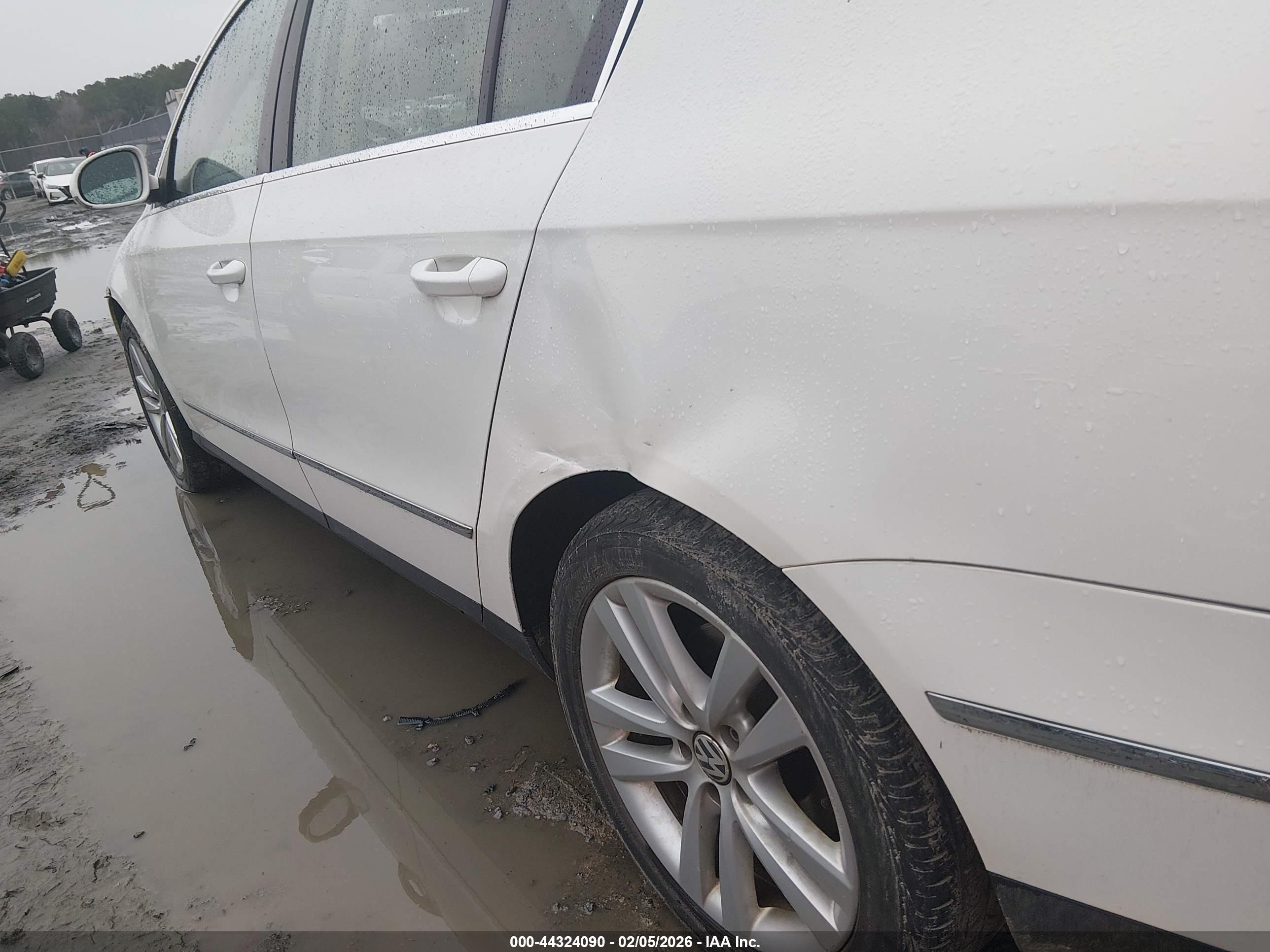 VOLKSWAGEN PASSAT image 6