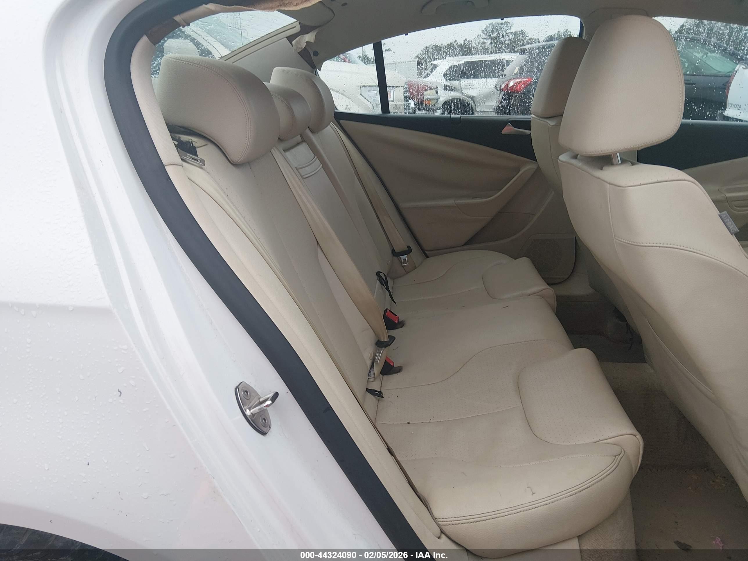 VOLKSWAGEN PASSAT image 8