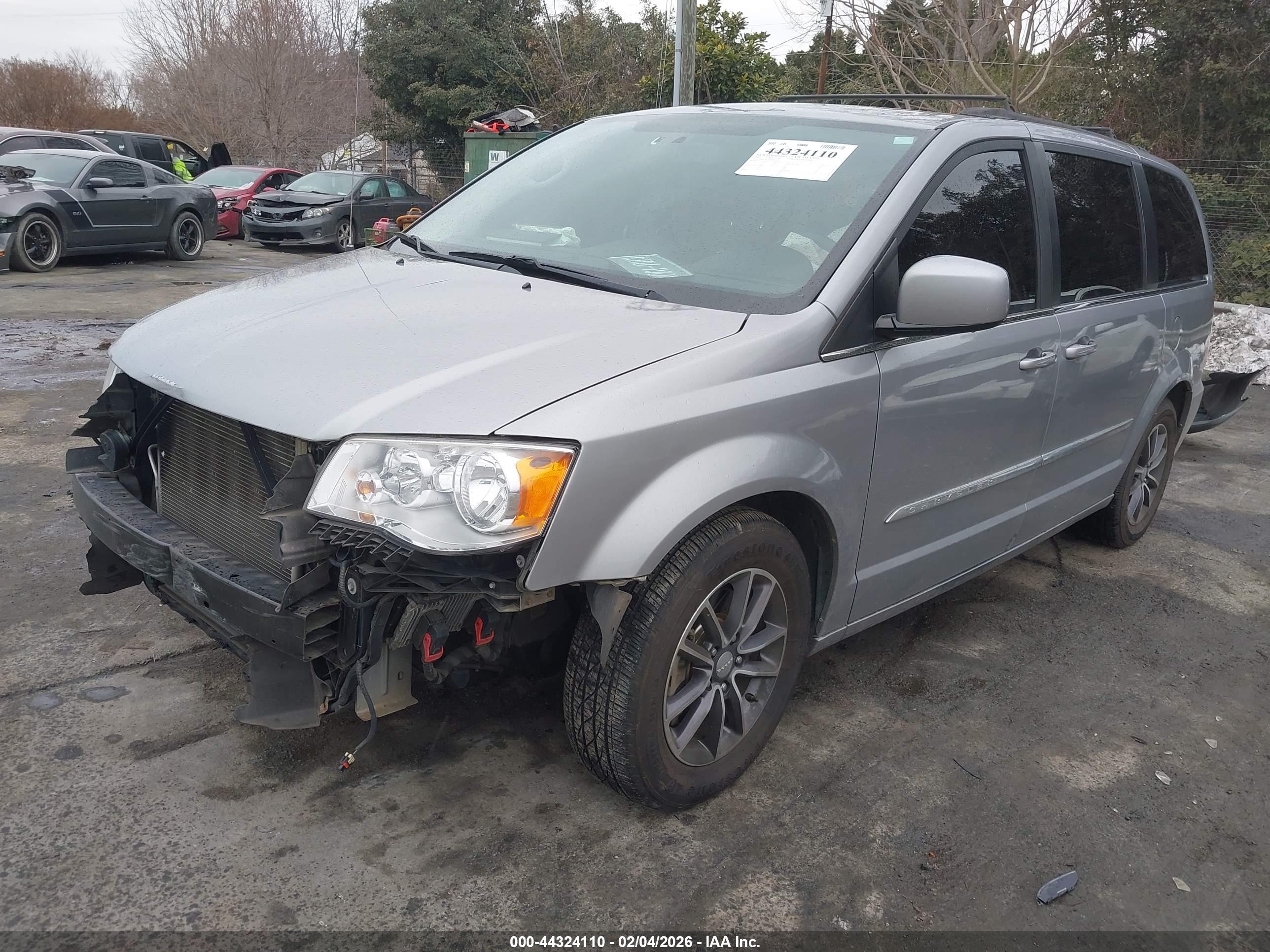 CHRYSLER TOWN image 2