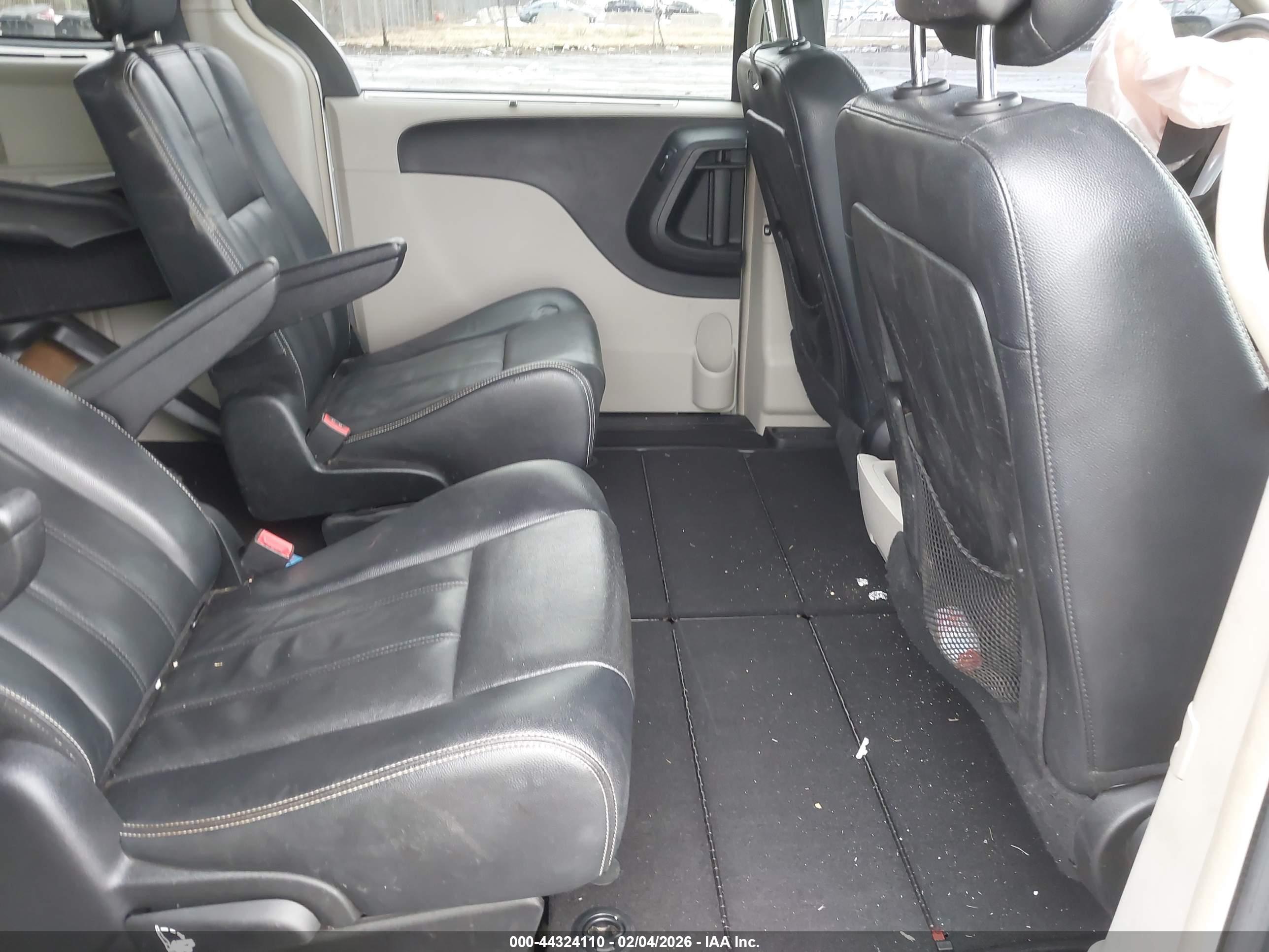 CHRYSLER TOWN image 8