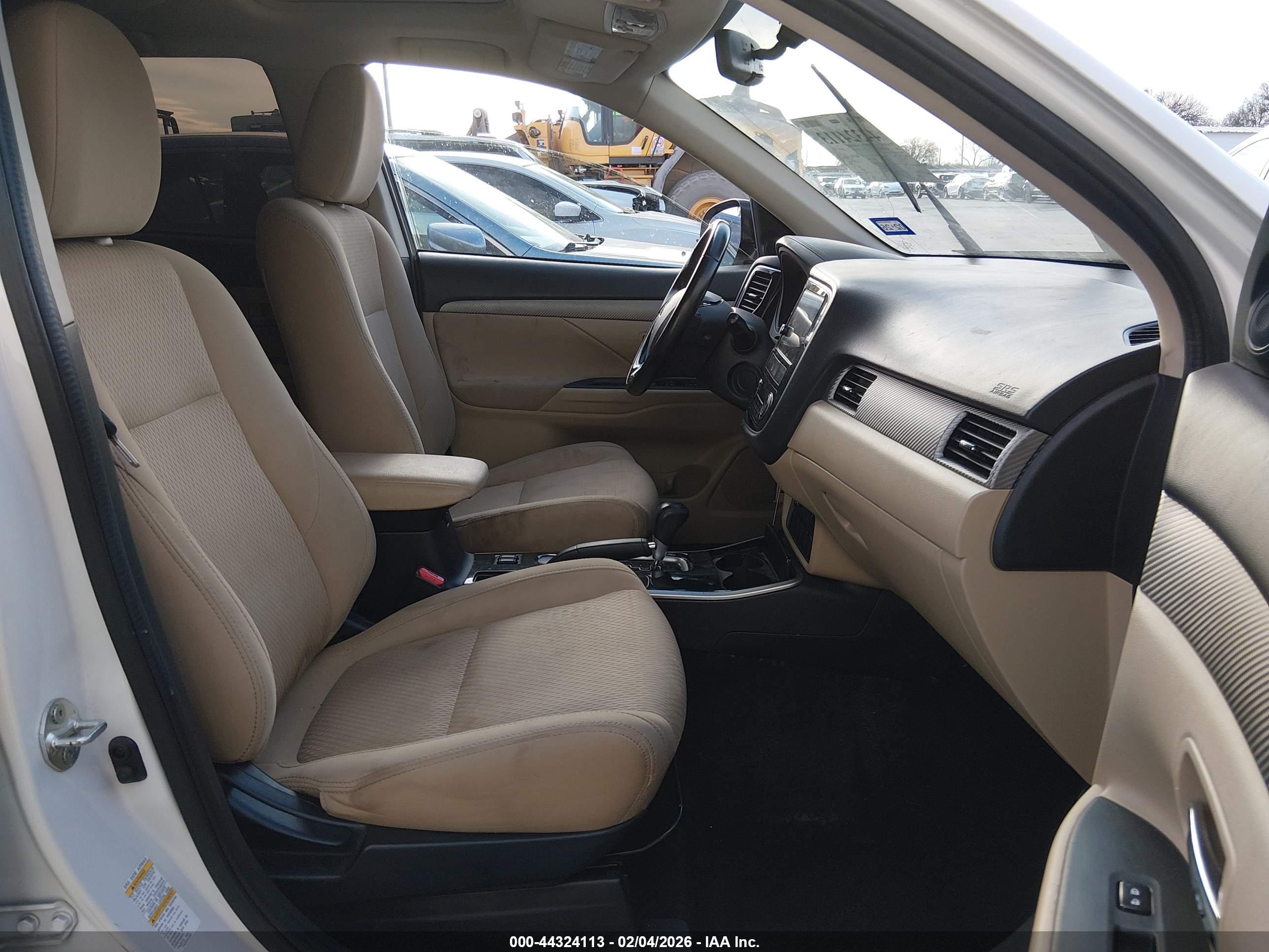 MITSUBISHI OUTLANDER image 5