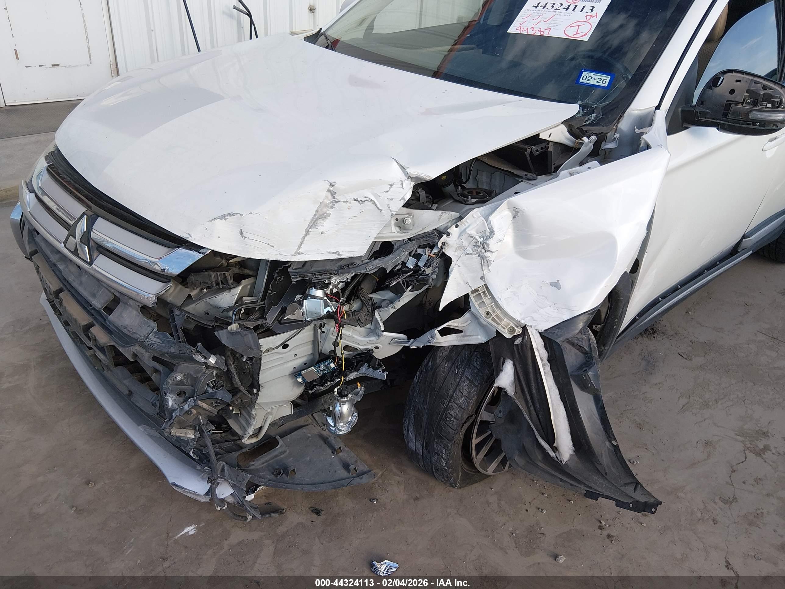 MITSUBISHI OUTLANDER image 6