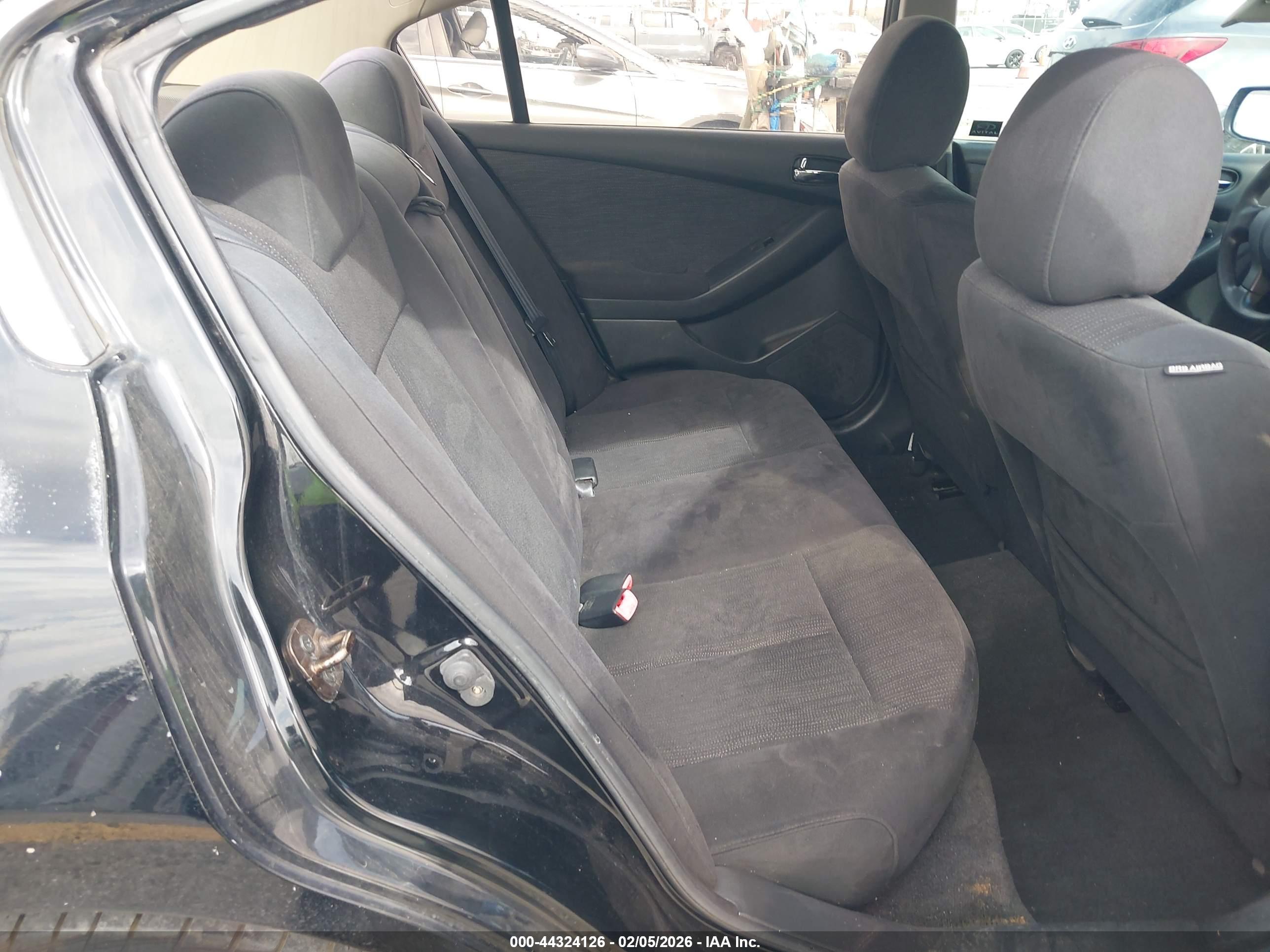 NISSAN ALTIMA image 8