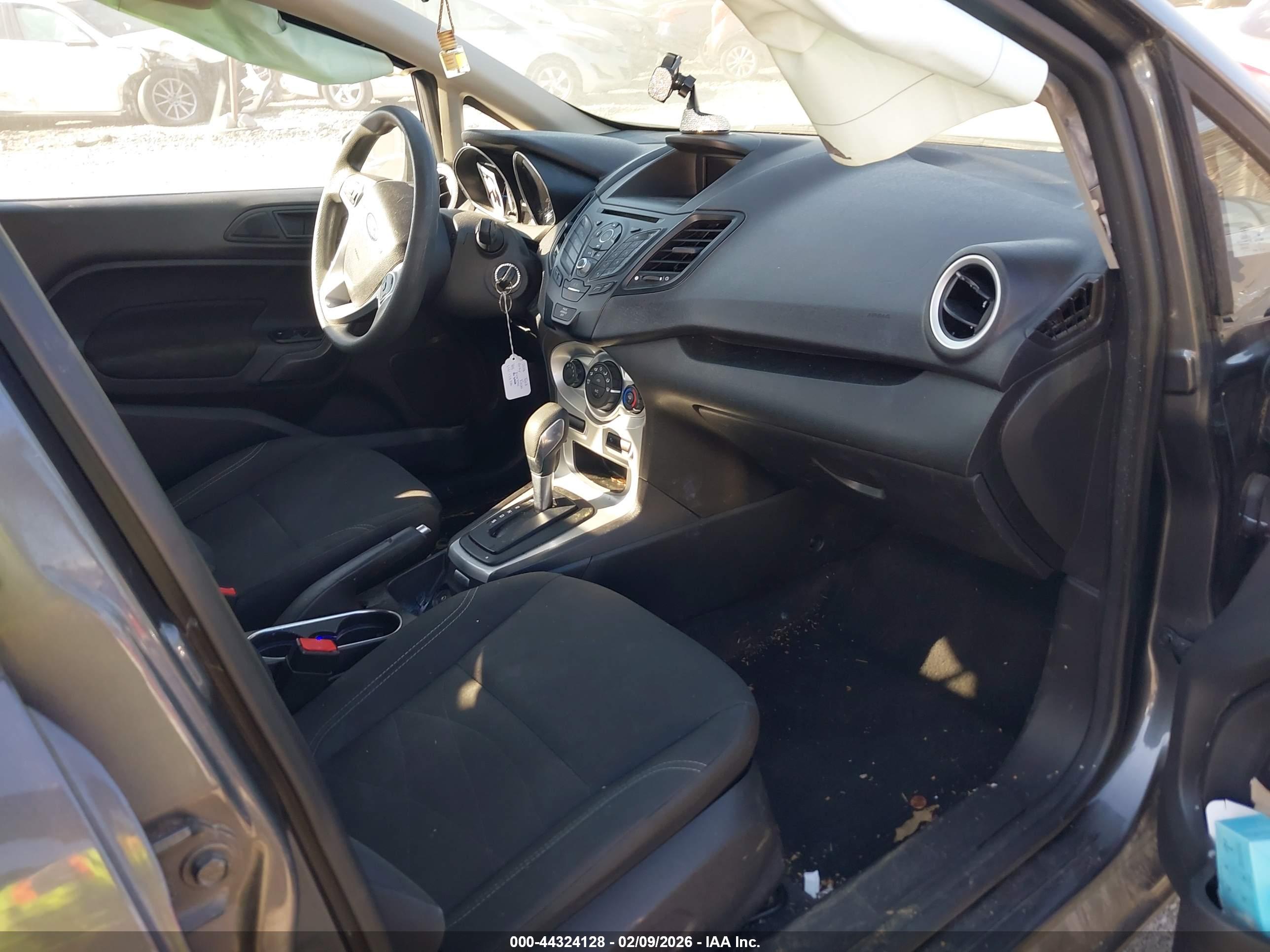 FORD FIESTA image 5