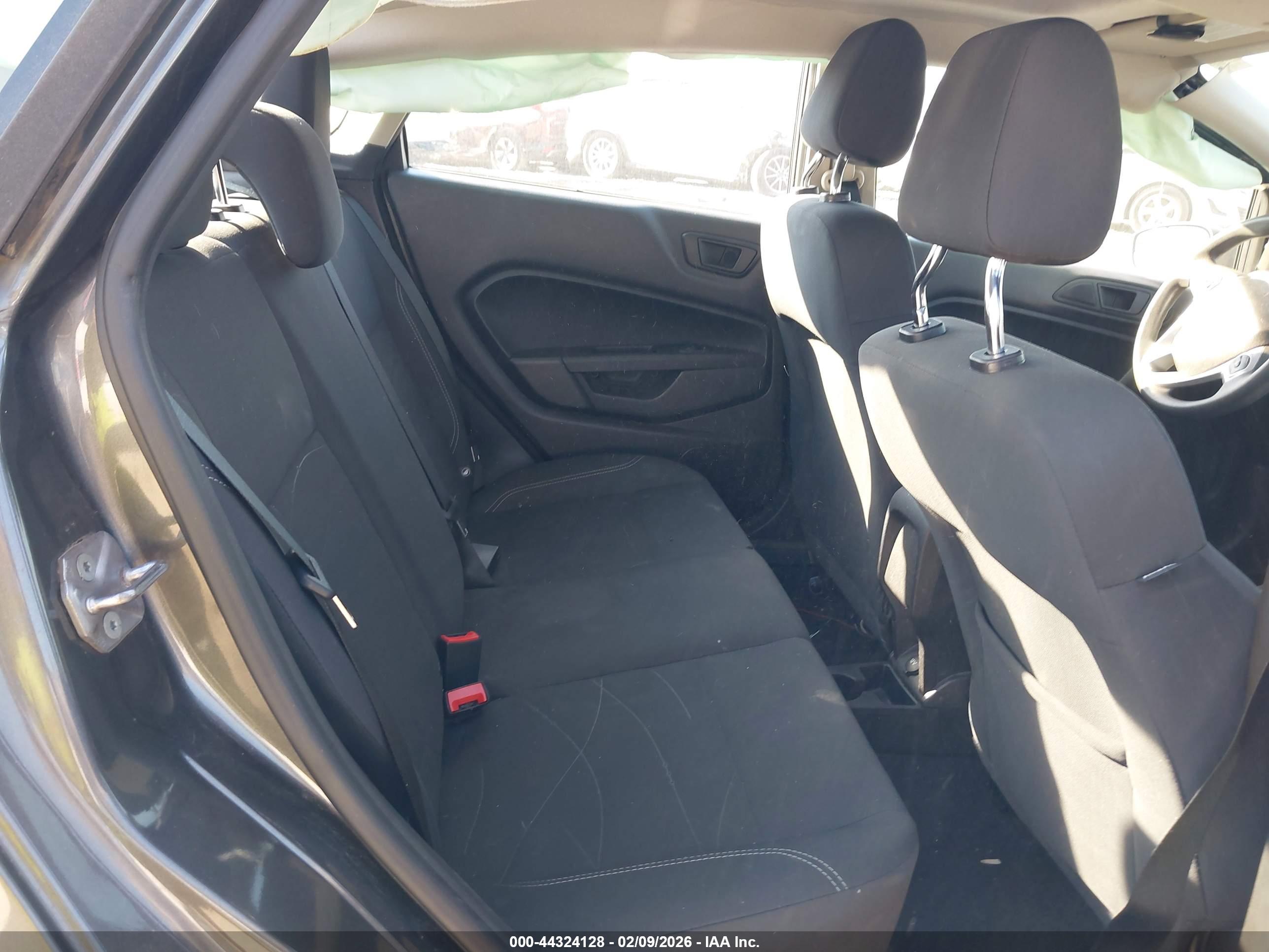 FORD FIESTA image 8