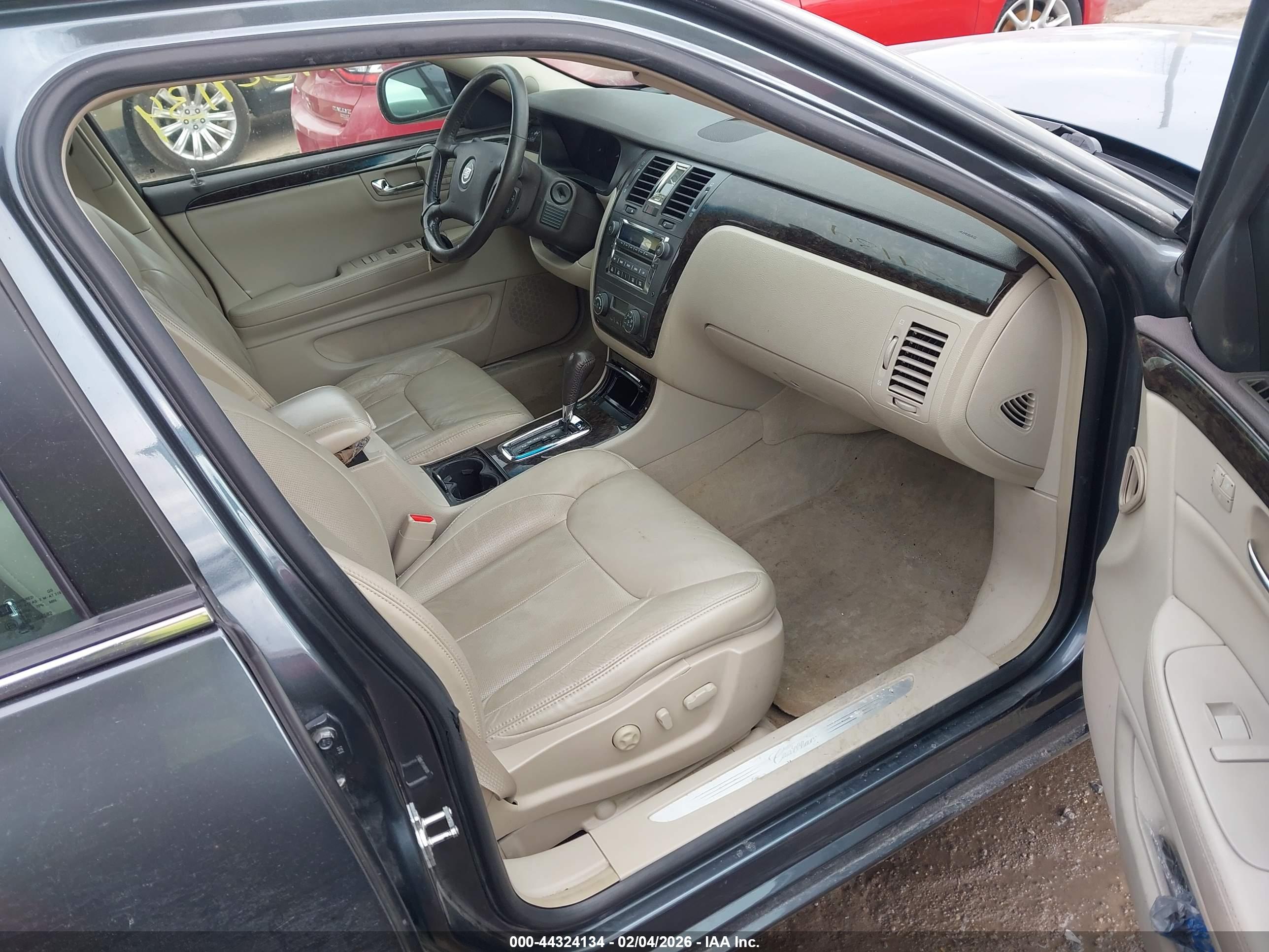 CADILLAC DTS image 5