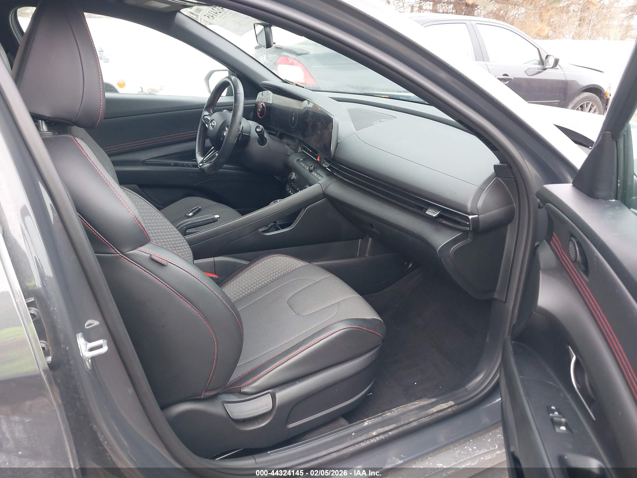 HYUNDAI ELANTRA image 5