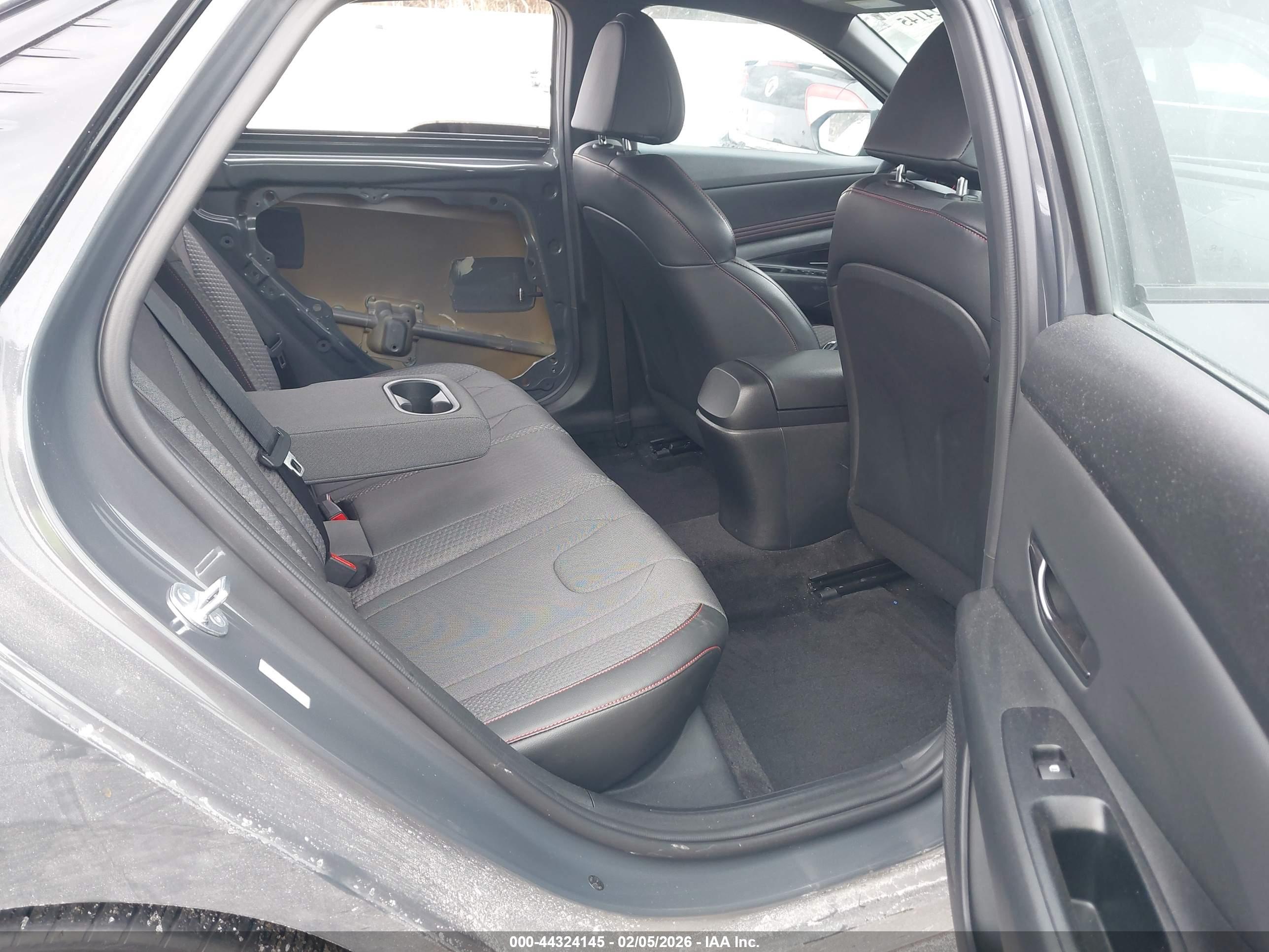 HYUNDAI ELANTRA image 8