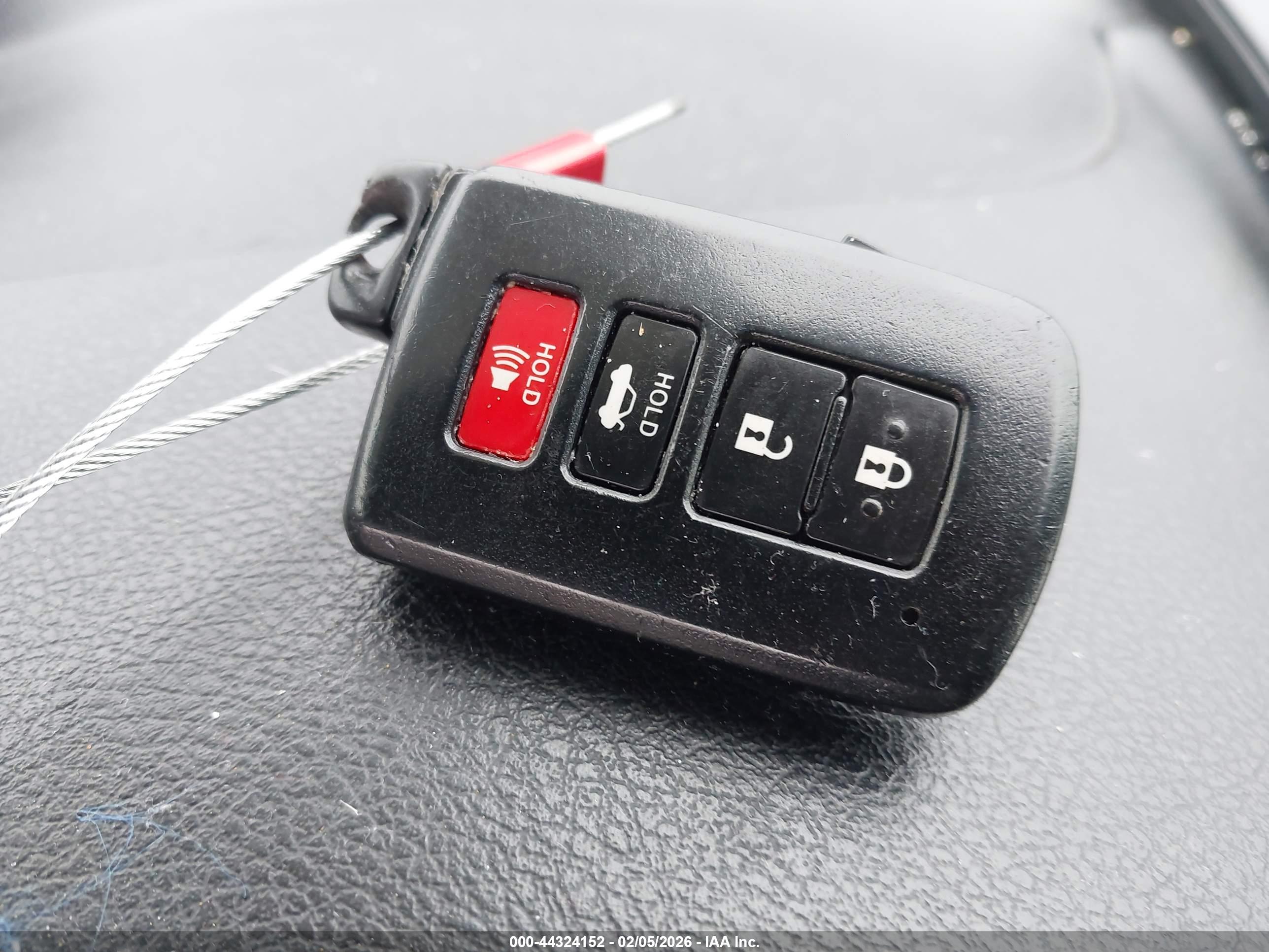TOYOTA CAMRY image 11