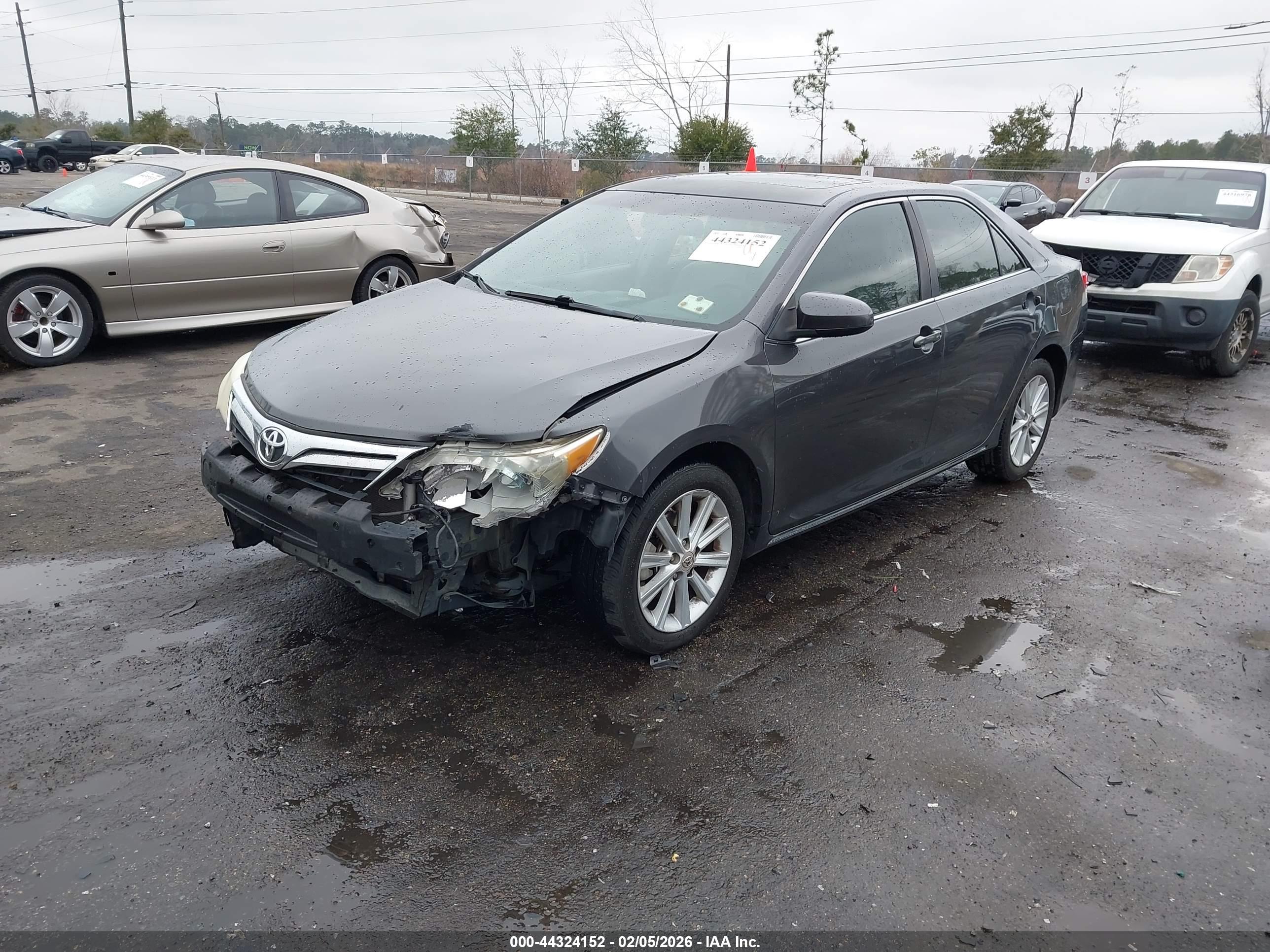 TOYOTA CAMRY image 2