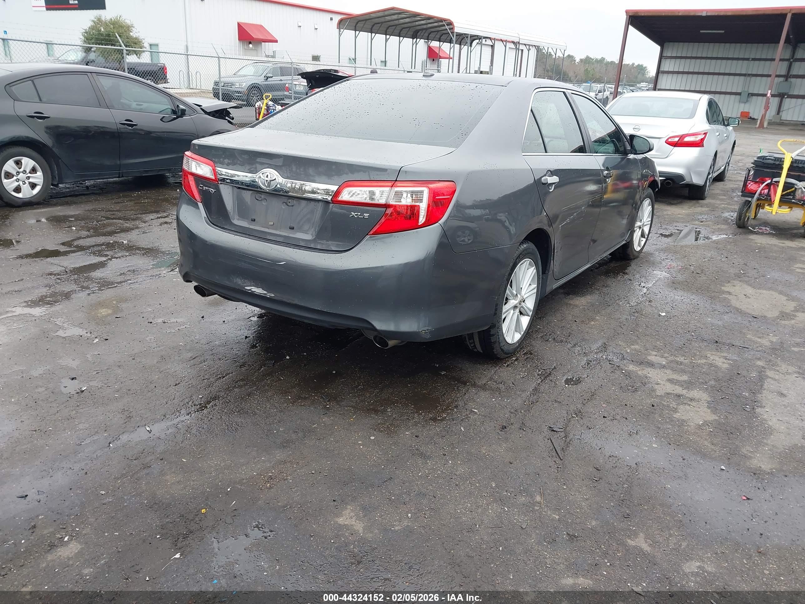 TOYOTA CAMRY image 4